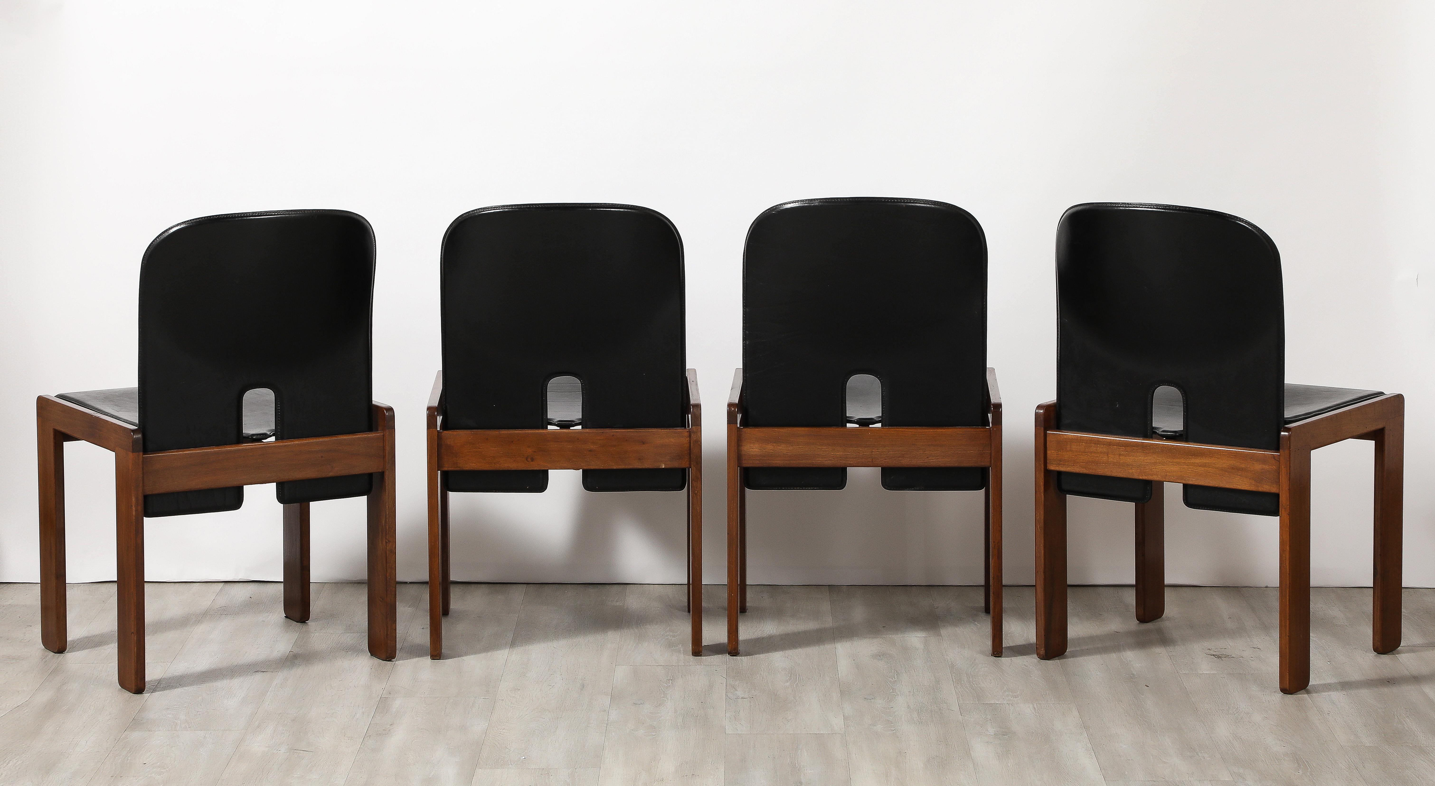 Afra & Tobia Scarpa Modello '121' Set di quattro sedie da pranzo per Cassina, 1965 In condizioni buone in vendita a New York, NY