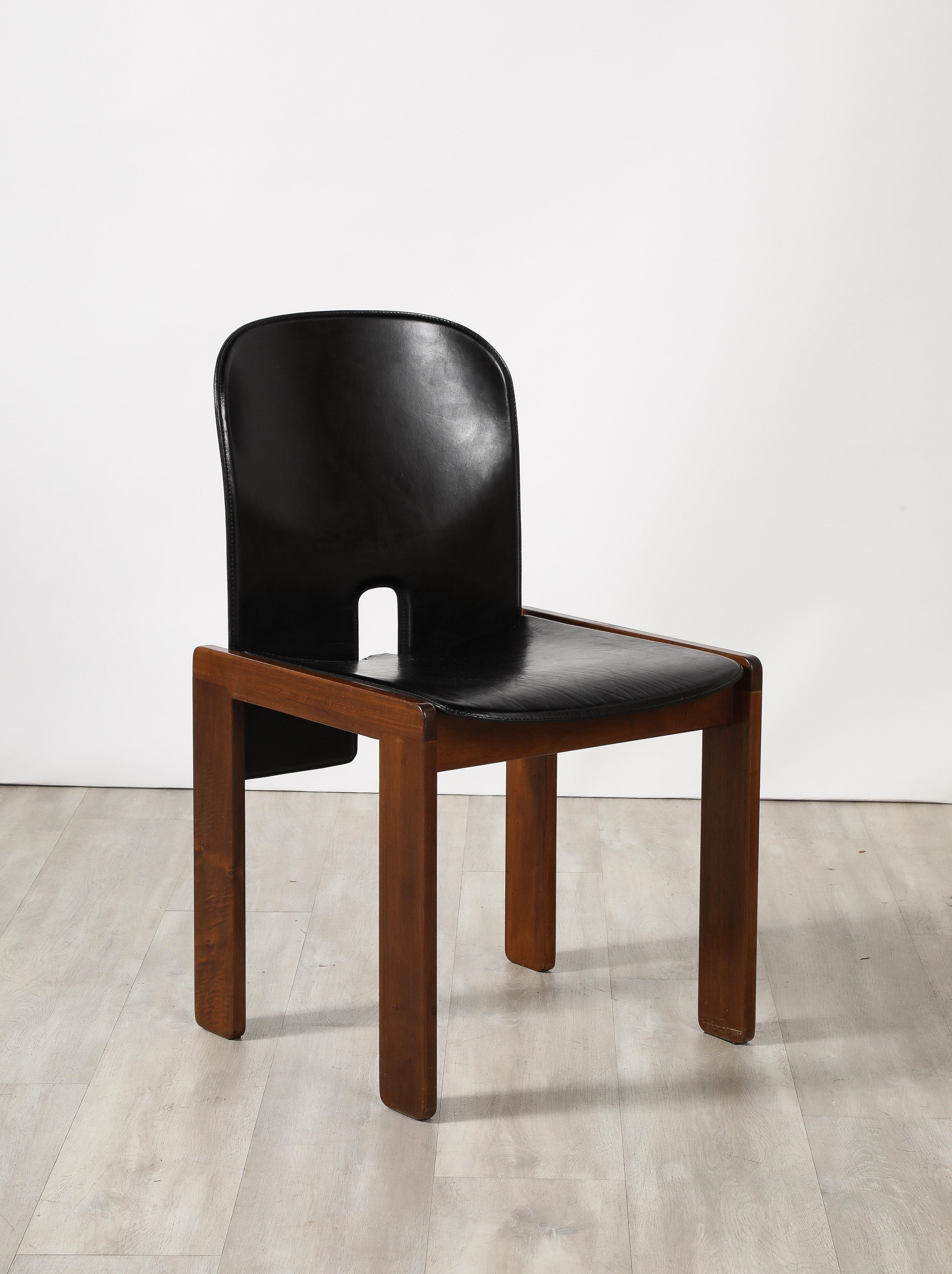 Pelle Afra & Tobia Scarpa Modello '121' Set di quattro sedie da pranzo per Cassina, 1965 in vendita