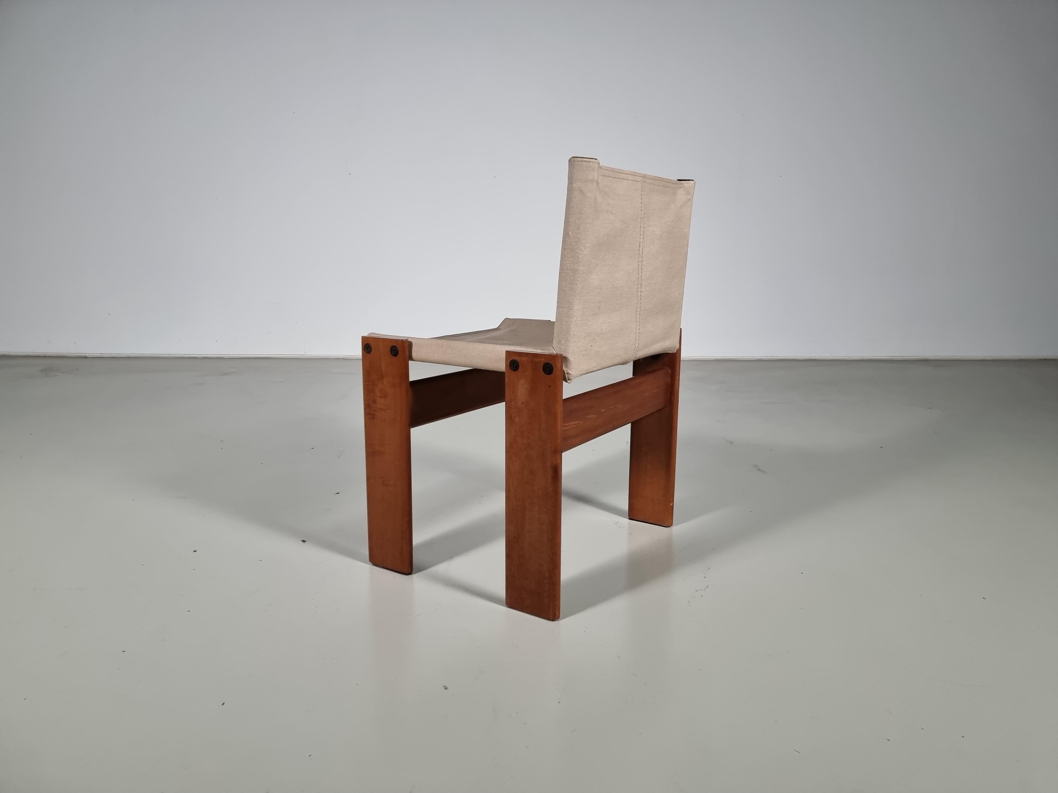 Walnut and canvas chair, model Monk, for Molteni, Italy, 1970s.
The canvas seat forms a beautiful combination with the walnut wood. An interesting and high-quality chair. Simple and solid design by Italian award-winning designers couple Afra &