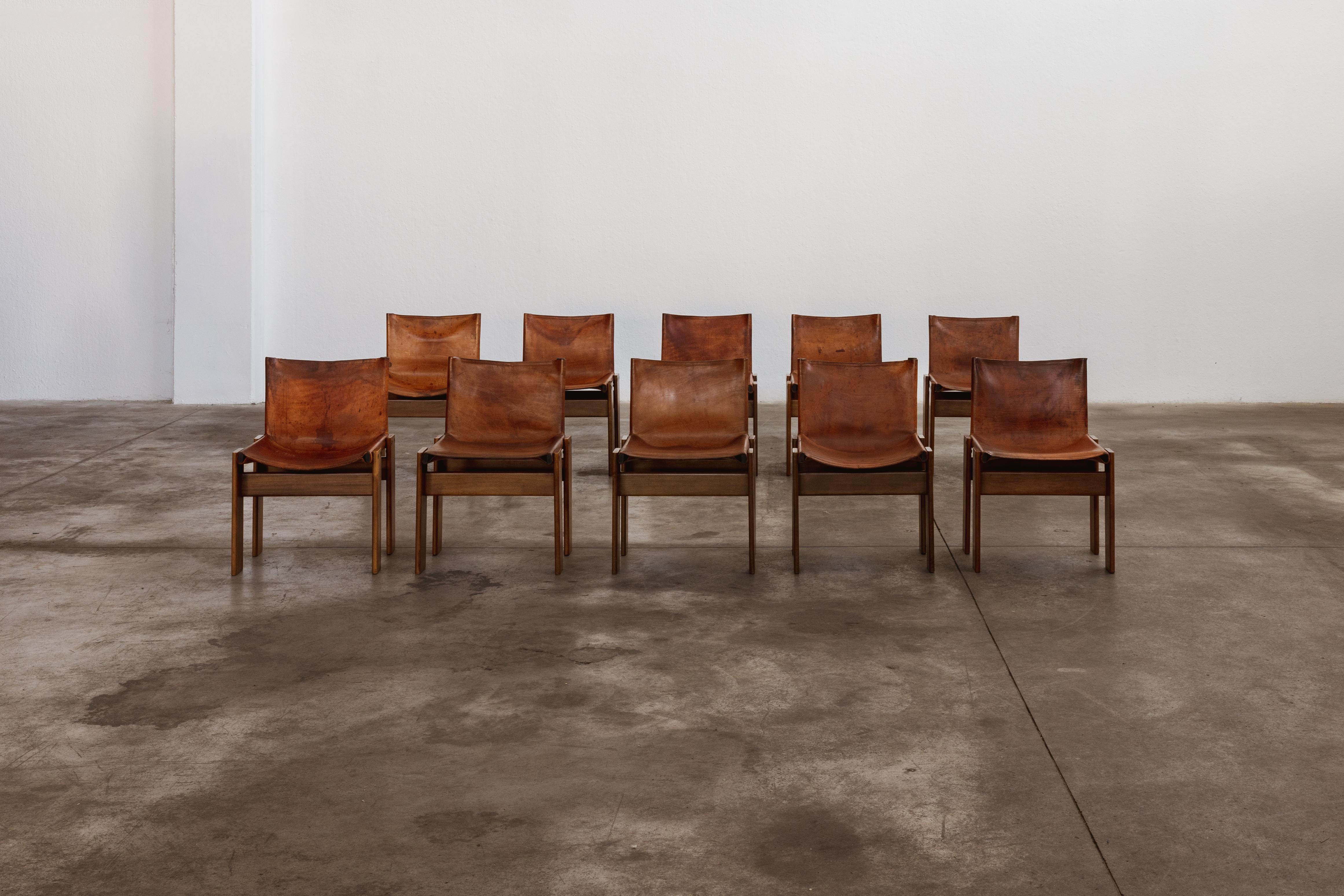 Afra & Tobia Scarpa „Monk“-Stühle für Molteni, Cognacfarbenes Leder, 1974, Set von 10 Stühlen (Italienisch) im Angebot