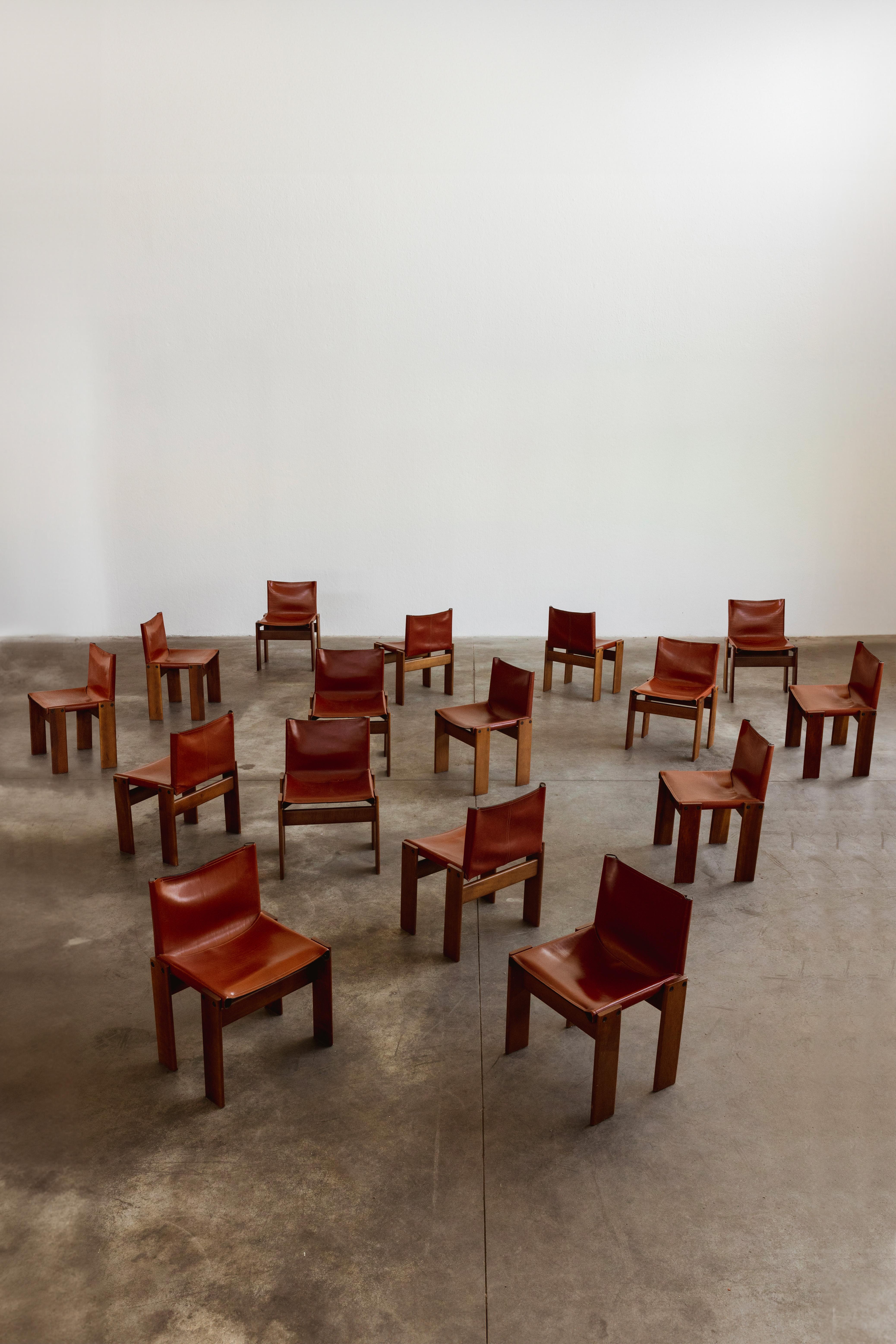 italien Chaises de salle à manger Monk de Afra & Tobia Scarpa pour Molteni, 1974, lot de 16 en vente