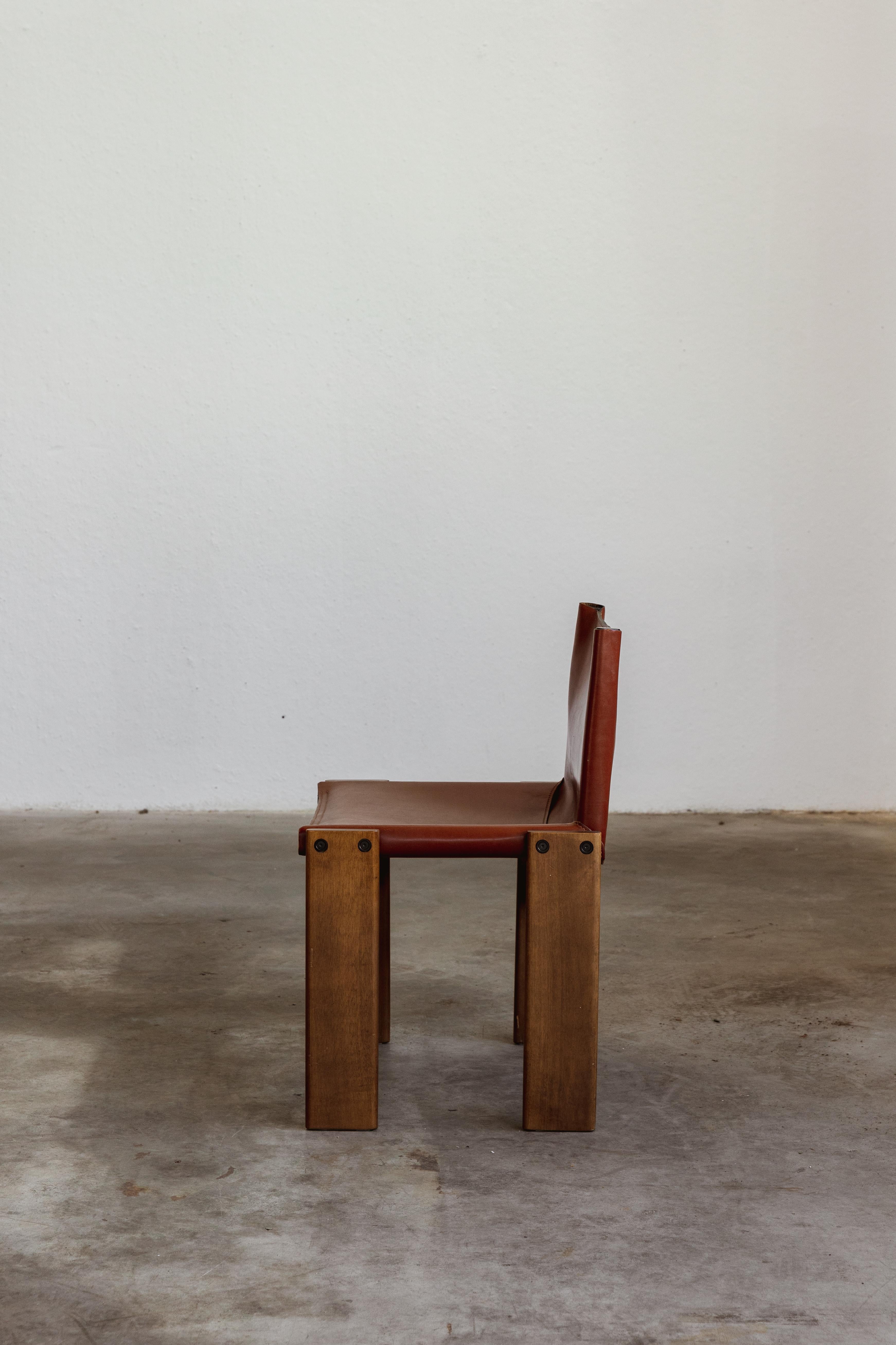 Afra & Tobia Scarpa „Monk“-Stühle für Molteni, rotes Leder, 1974, 4er-Set, Set im Angebot 1