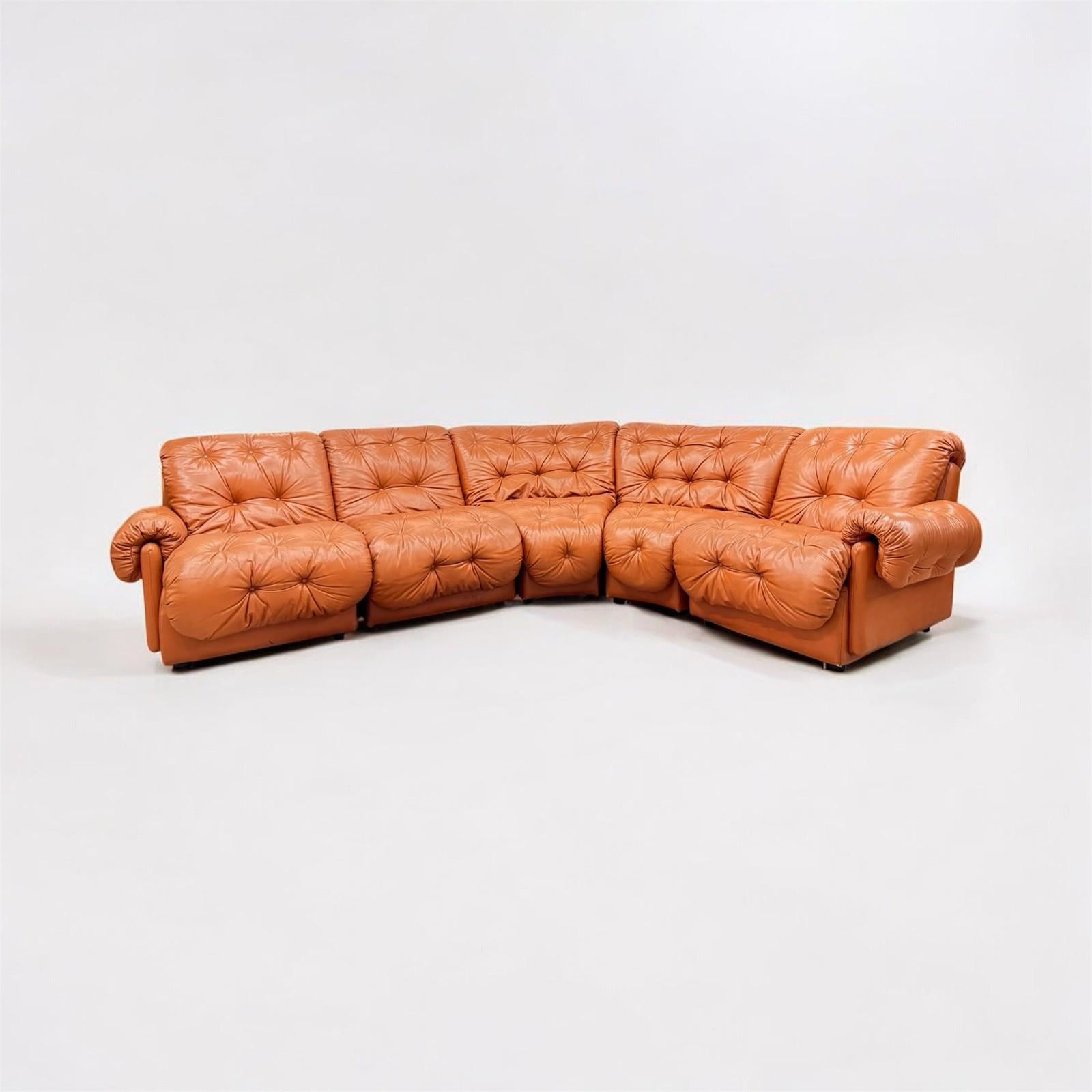 1970s Modular Sofa in the Style of Afra & Tobia Scarpa - Coronado Style

Elegant and comfortable corner modular sofa from the 1970s, inspired by the famous Coronado model designed by Afra & Tobia Scarpa.

The composition, which is completely