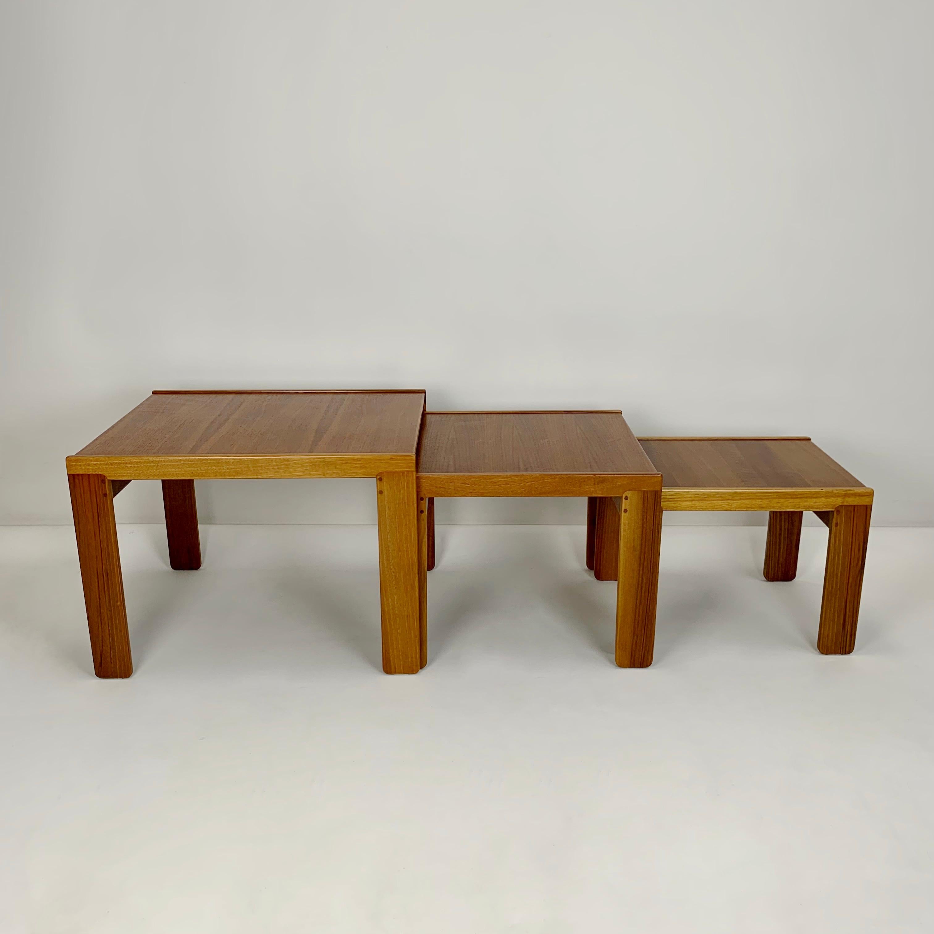 Scarpa Afra & Tobia Nesting Tables 777 Model for Cassina, circa 1960, Italy. In Good Condition In Brussels, BE