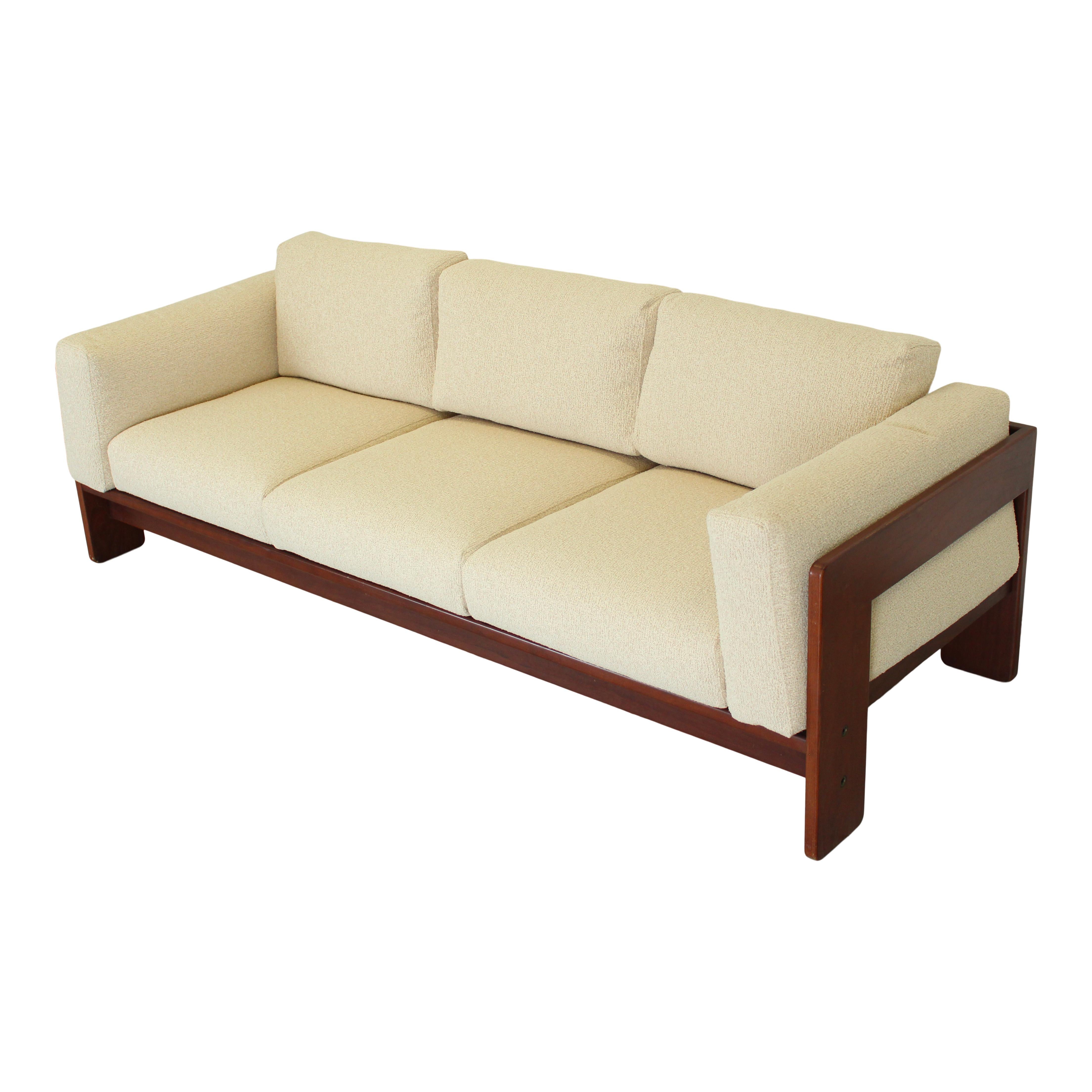 Mid-Century Modern Afra & Tobia Scarpa Off-White Boucle Bastiano Three Seater Sofa for Gavina, 1966 en vente