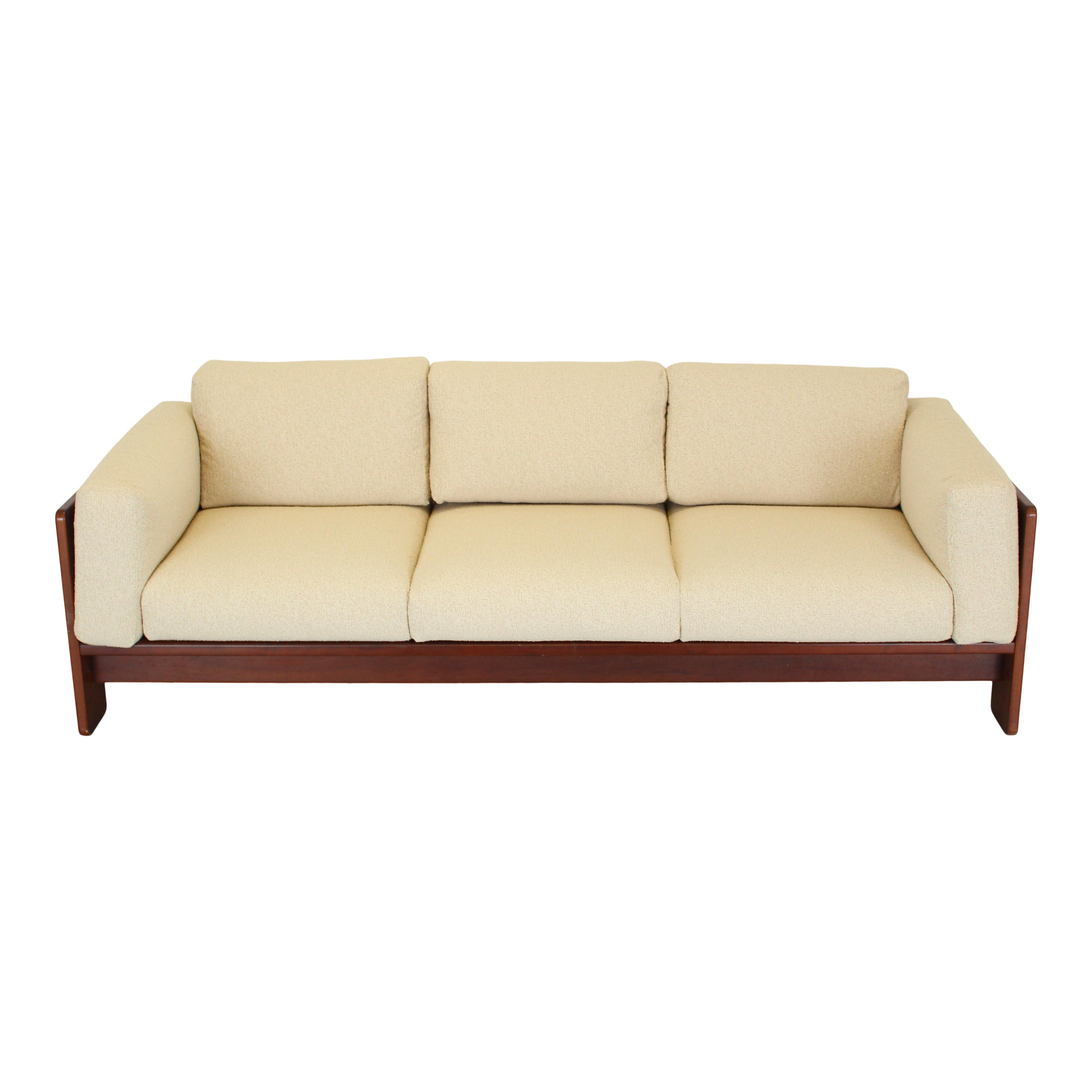 italien Afra & Tobia Scarpa Off-White Boucle Bastiano Three Seater Sofa for Gavina, 1966 en vente