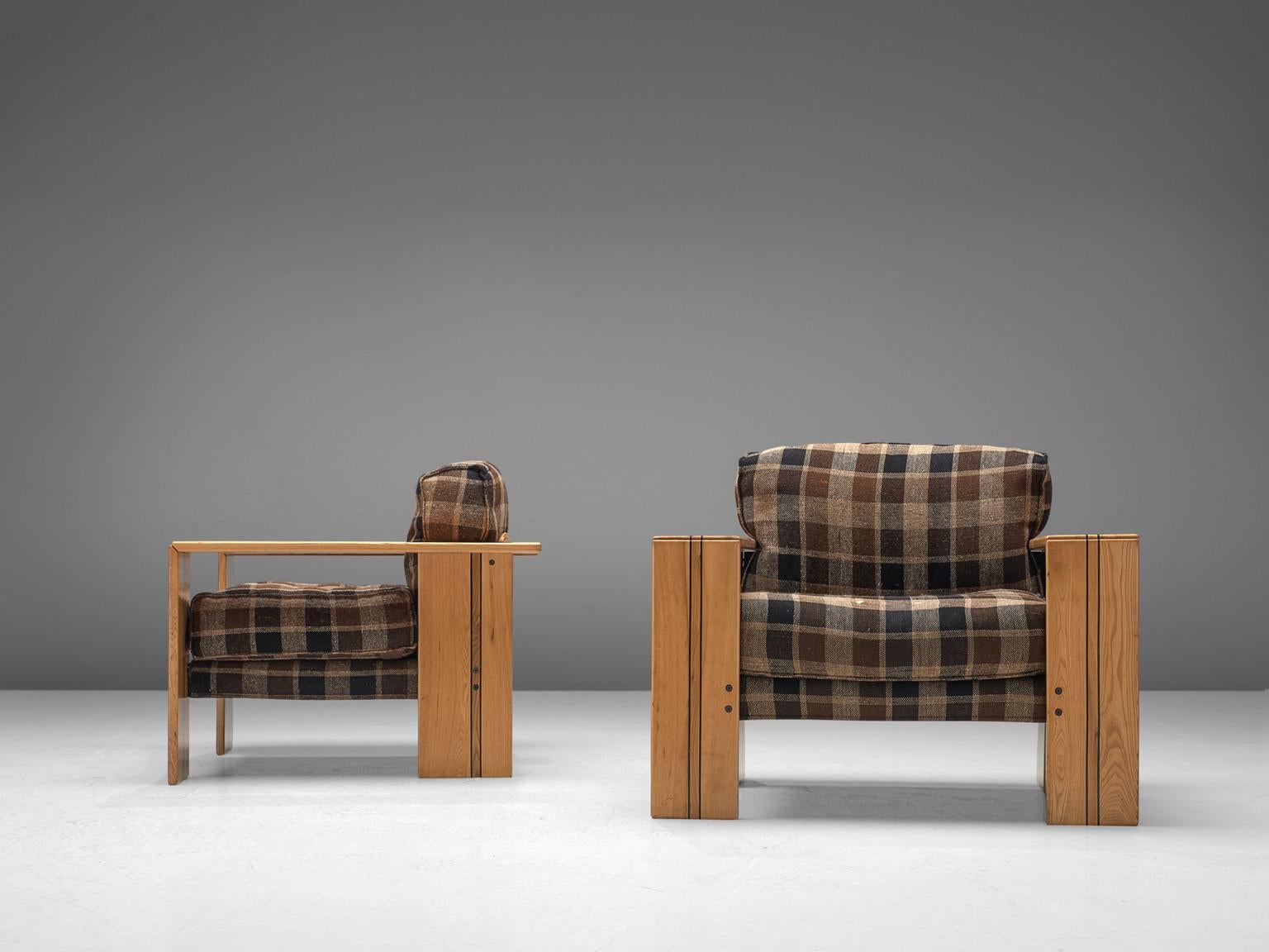 Late 20th Century Afra & Tobia Scarpa Pair of 'Artona' Lounge Chairs in Elm and Checkered Fabric 
