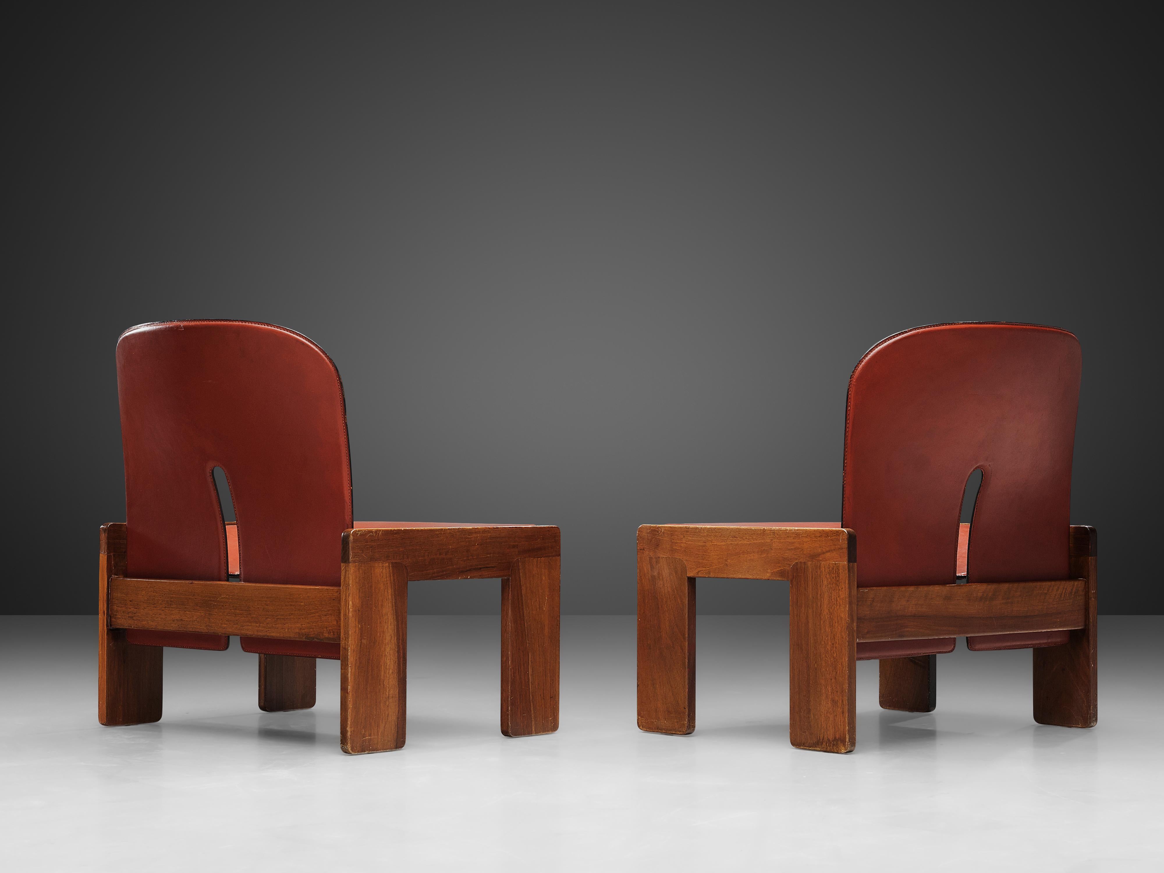 Mid-20th Century Afra & Tobia Scarpa Pair of Lounge Chairs Model '925' in Walnut and Red Leather