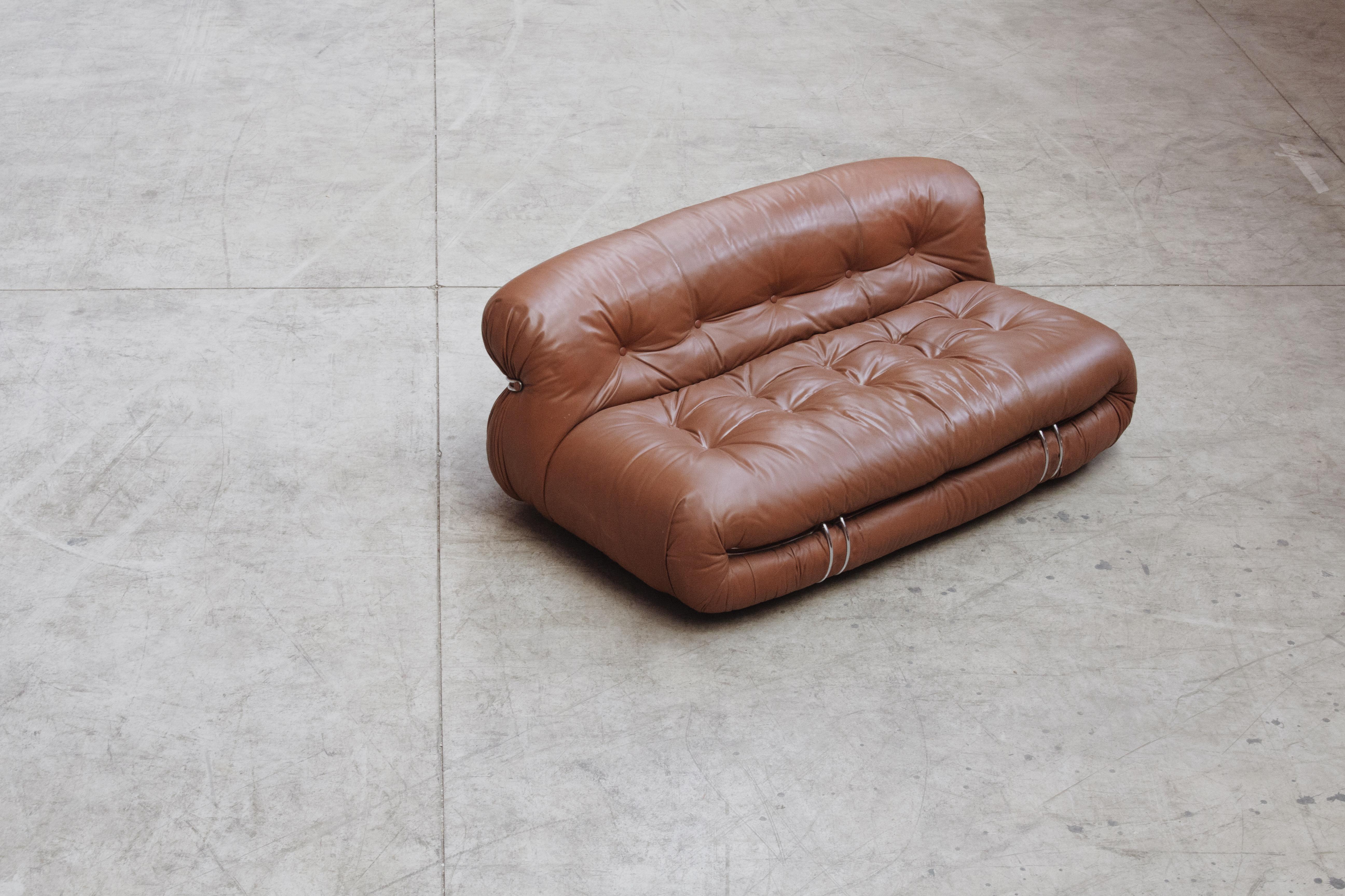 Afra & Tobia Scarpa “Soriana” Sofa for Cassina, original cognac leather, 1969

Although technically designed in the 1960s, the 
