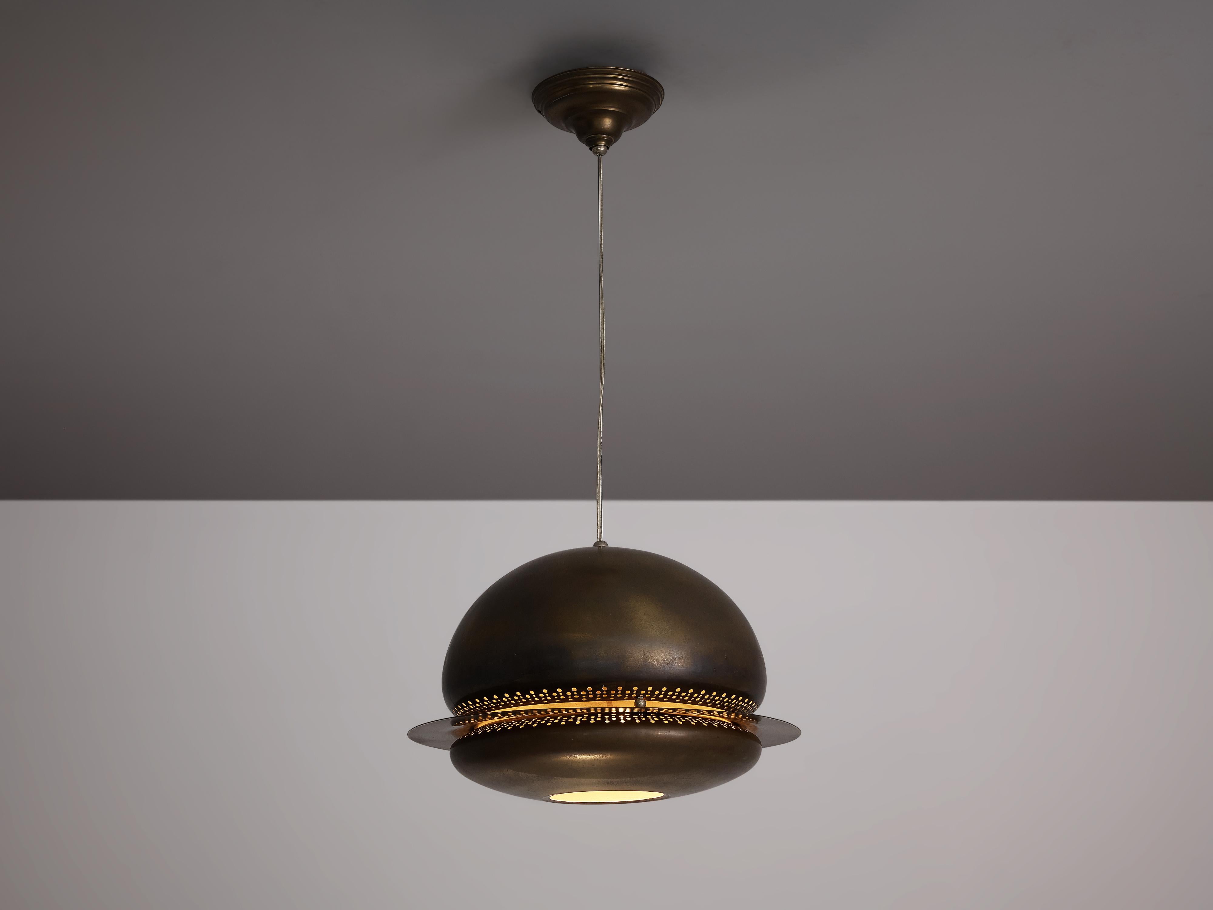 Afra & Tobia Scarpa for FLos, pendant lamp ‘Nictea’, brass, Italy, 1961.

Afra and Tobia Scarpa pendant lamp in patinated brass. The ‘Nictea’ pendant lamp is a beautiful example of the designs that Afra & Tobia Scarpa designed in the 1960s. It shows
