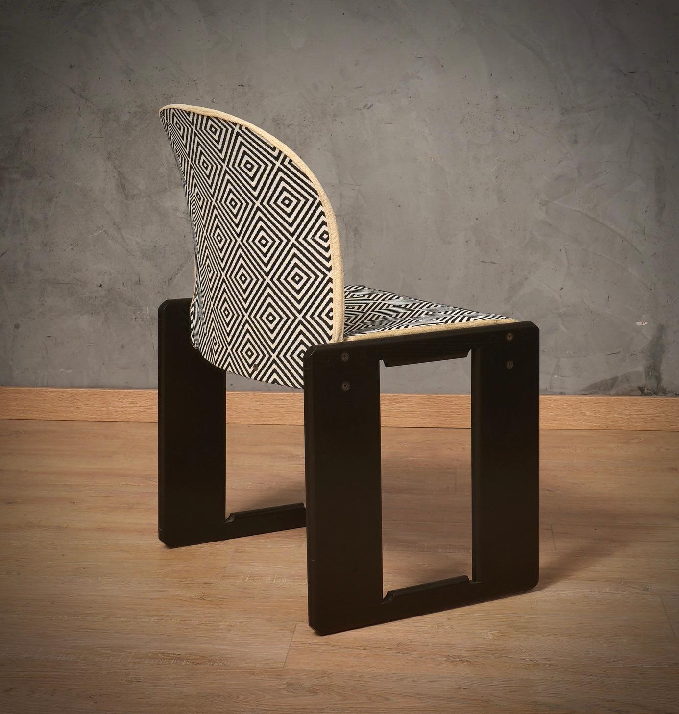 italien Chaises de salle à manger Afra & Tobia Scarpa per Cassina modèle 121 en tissu et hêtre, 1967 en vente
