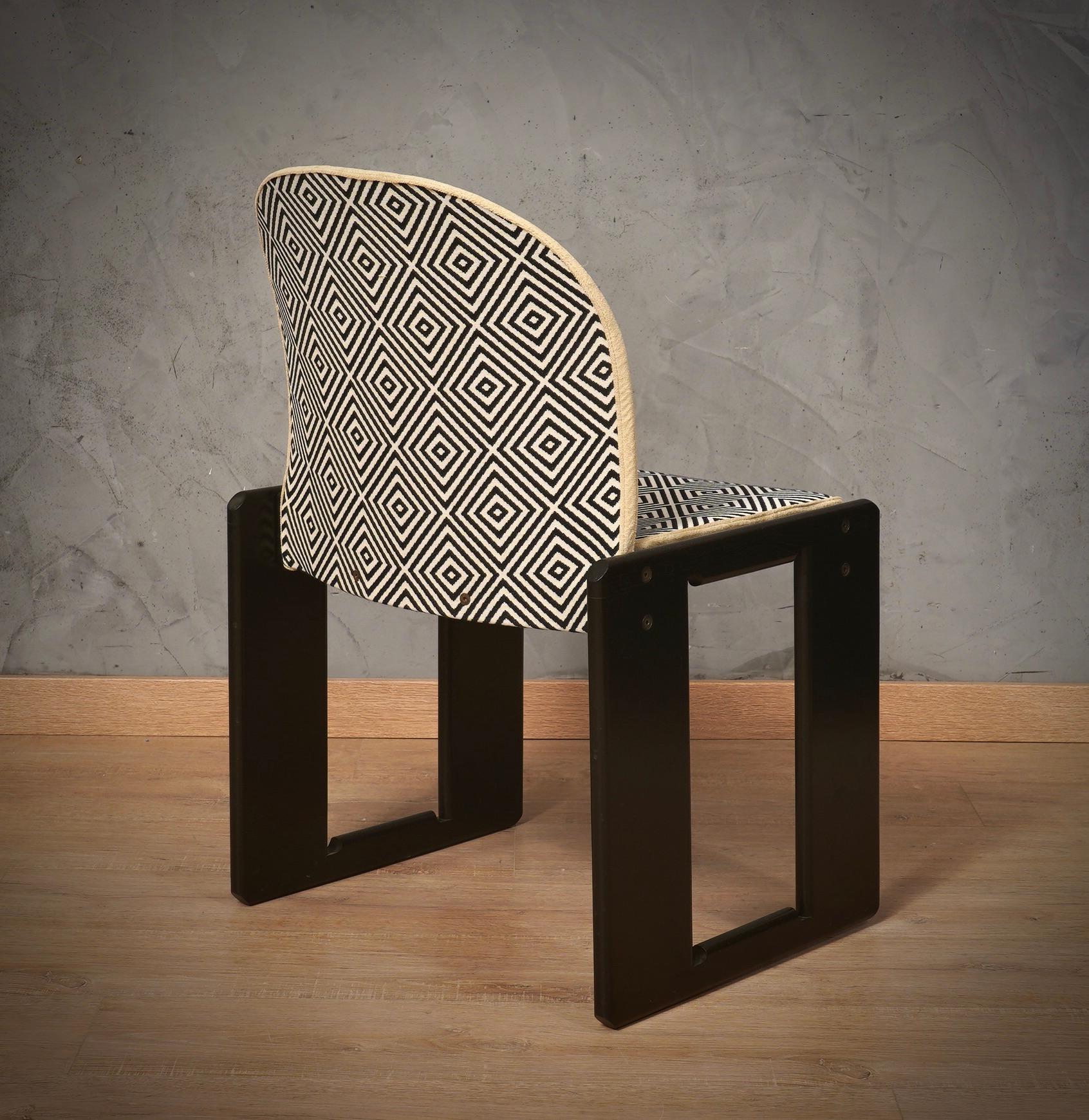 Milieu du XXe siècle Chaises de salle à manger Afra & Tobia Scarpa per Cassina modèle 121 en tissu et hêtre, 1967 en vente