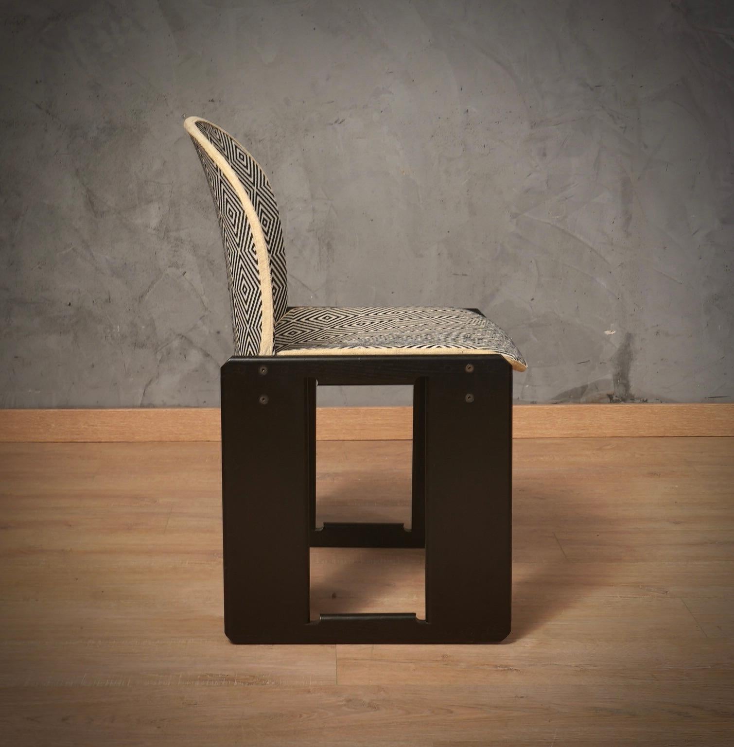 Tissu Chaises de salle à manger Afra & Tobia Scarpa per Cassina modèle 121 en tissu et hêtre, 1967 en vente