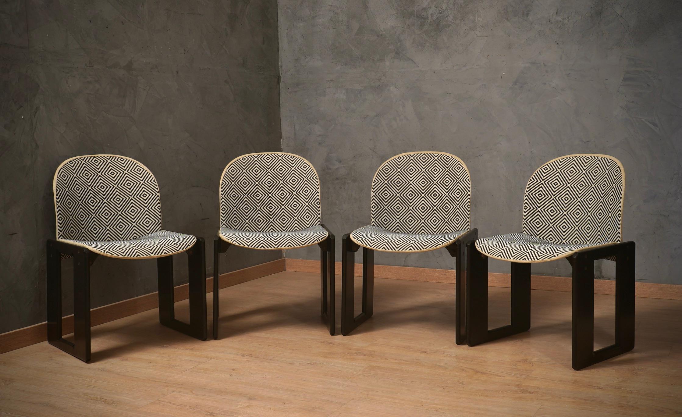 Chaises de salle à manger Afra & Tobia Scarpa per Cassina modèle 121 en tissu et hêtre, 1967 en vente 1