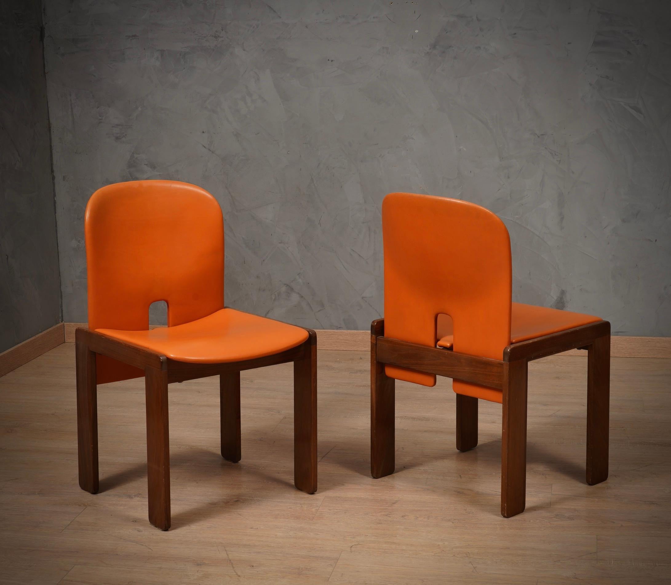 Afra & Tobia Scarpa per Cassina Model 121 Leather Walnut Dinning Chairs, 1967 For Sale 3