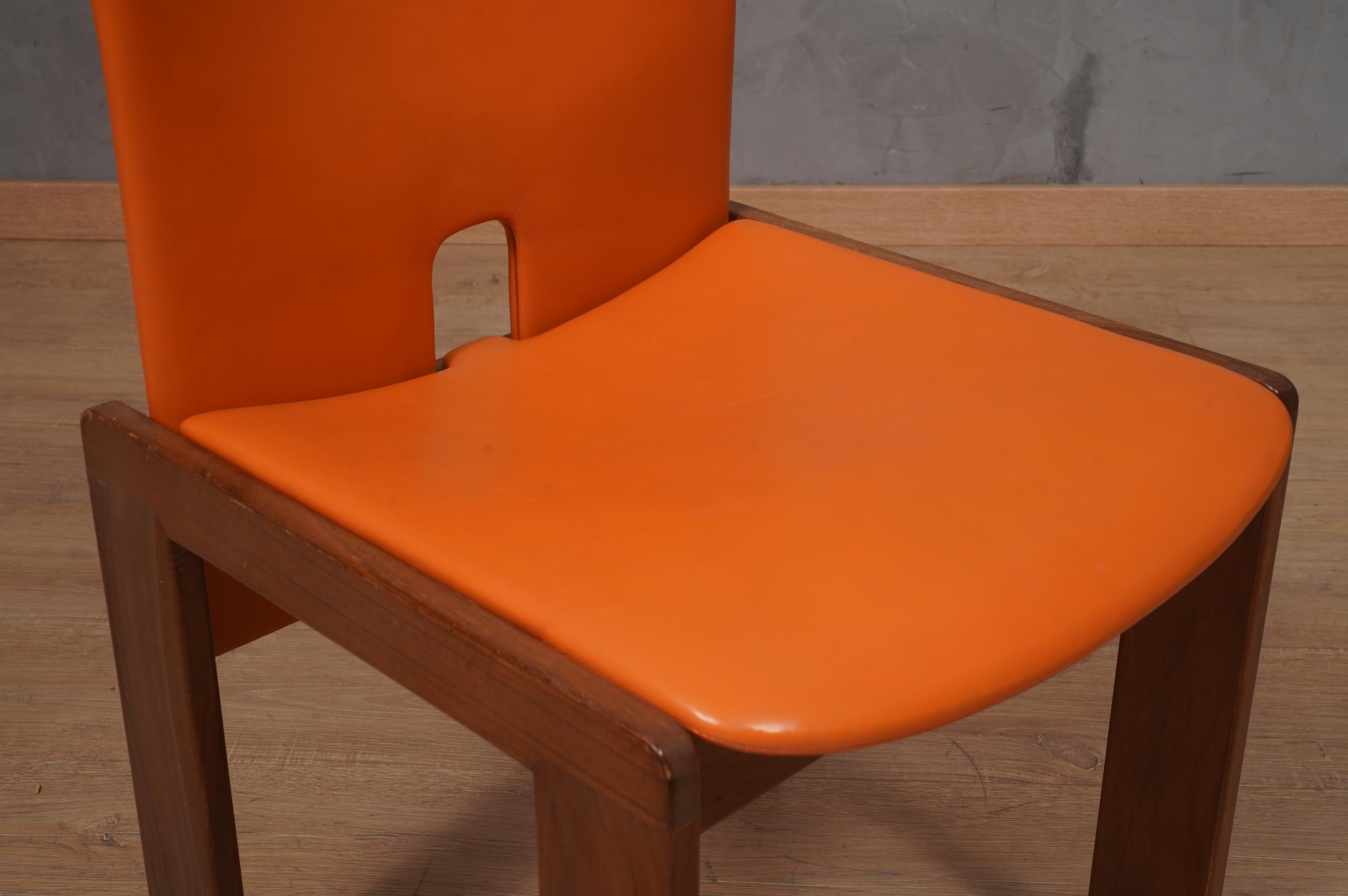 Afra & Tobia Scarpa per Cassina Modelo 121 Sillas de comedor de cuero y nogal, 1967 en Bueno estado para la venta en Rome, IT