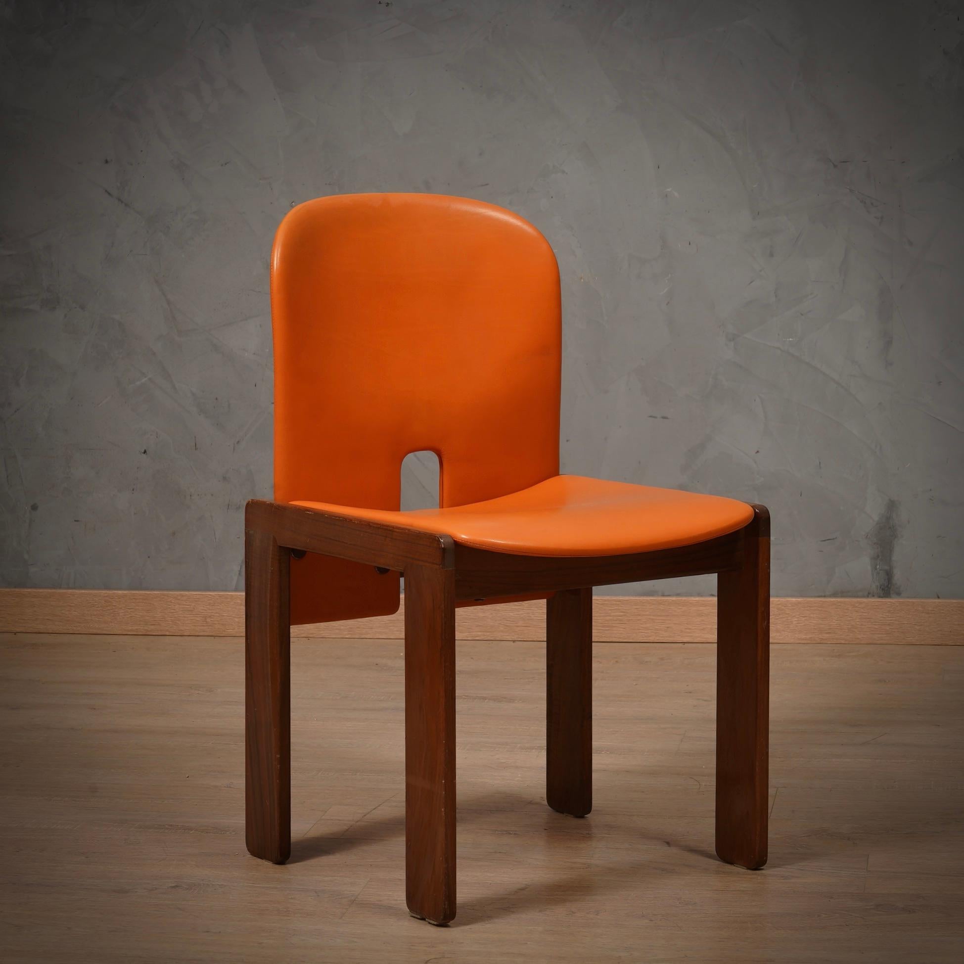 Afra & Tobia Scarpa per Cassina Modelo 121 Sillas de comedor de cuero y nogal, 1967 Cuero en venta