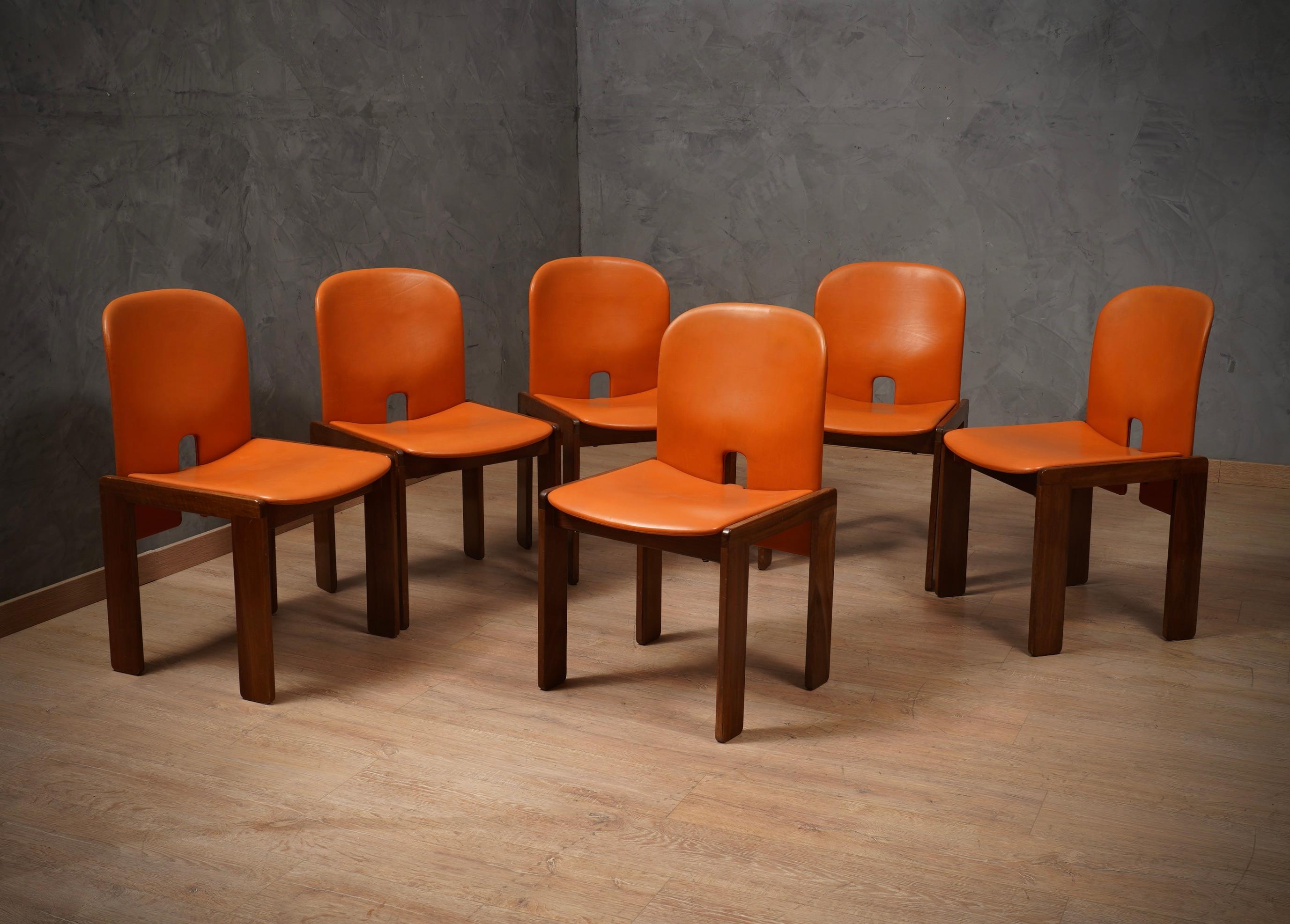 Afra & Tobia Scarpa per Cassina Model 121 Leather Walnut Dinning Chairs, 1967 For Sale 1