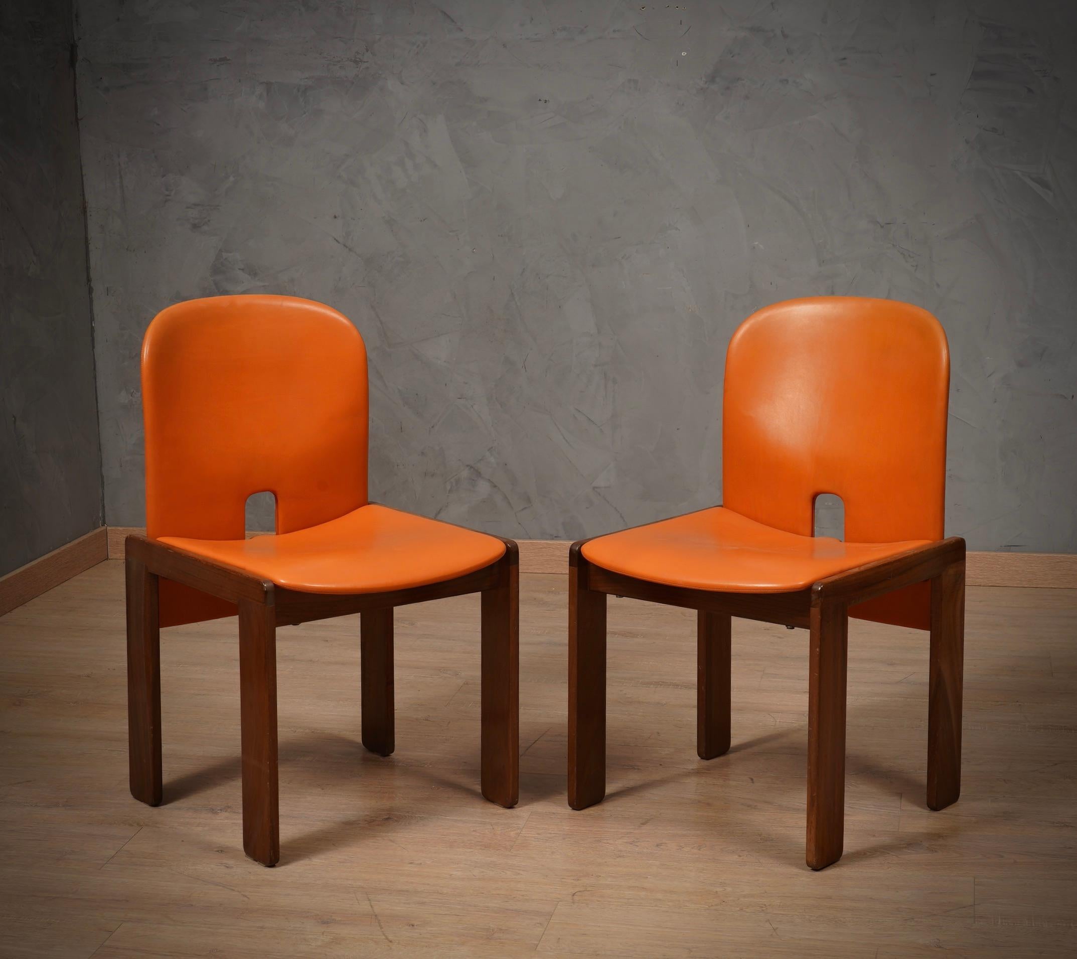 Afra & Tobia Scarpa per Cassina Model 121 Leather Walnut Dinning Chairs, 1967 For Sale 2