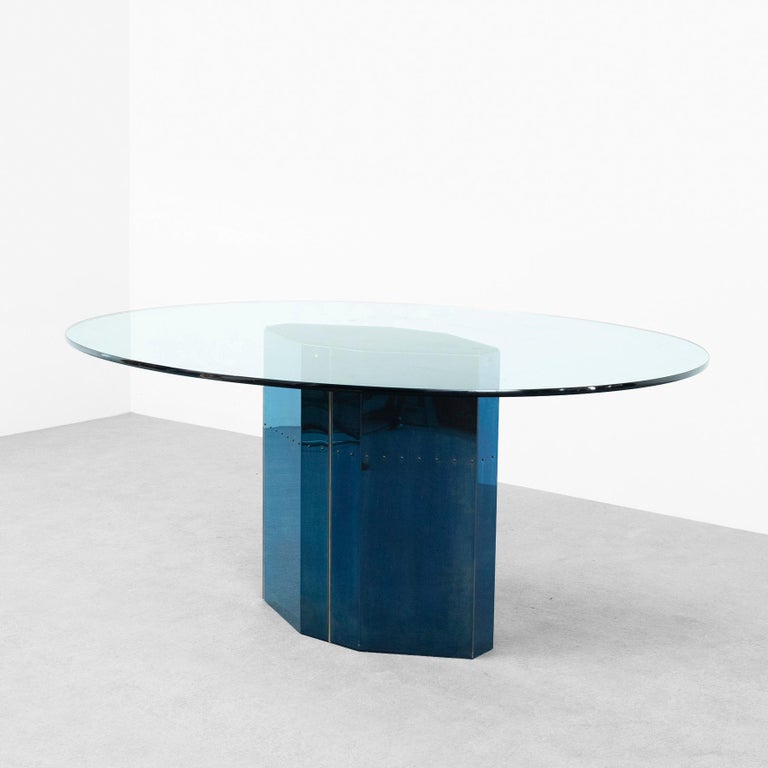 Afra & Tobia Scarpa (1935-2011 & 1935-)

« Polygonon »

A dining table, the oval glass top rested on an octogonal metal base with an iridescent green and blue color.
Manufactured by B&B Italia.
Italy.
1980s.

Literature
Casa Vogue,