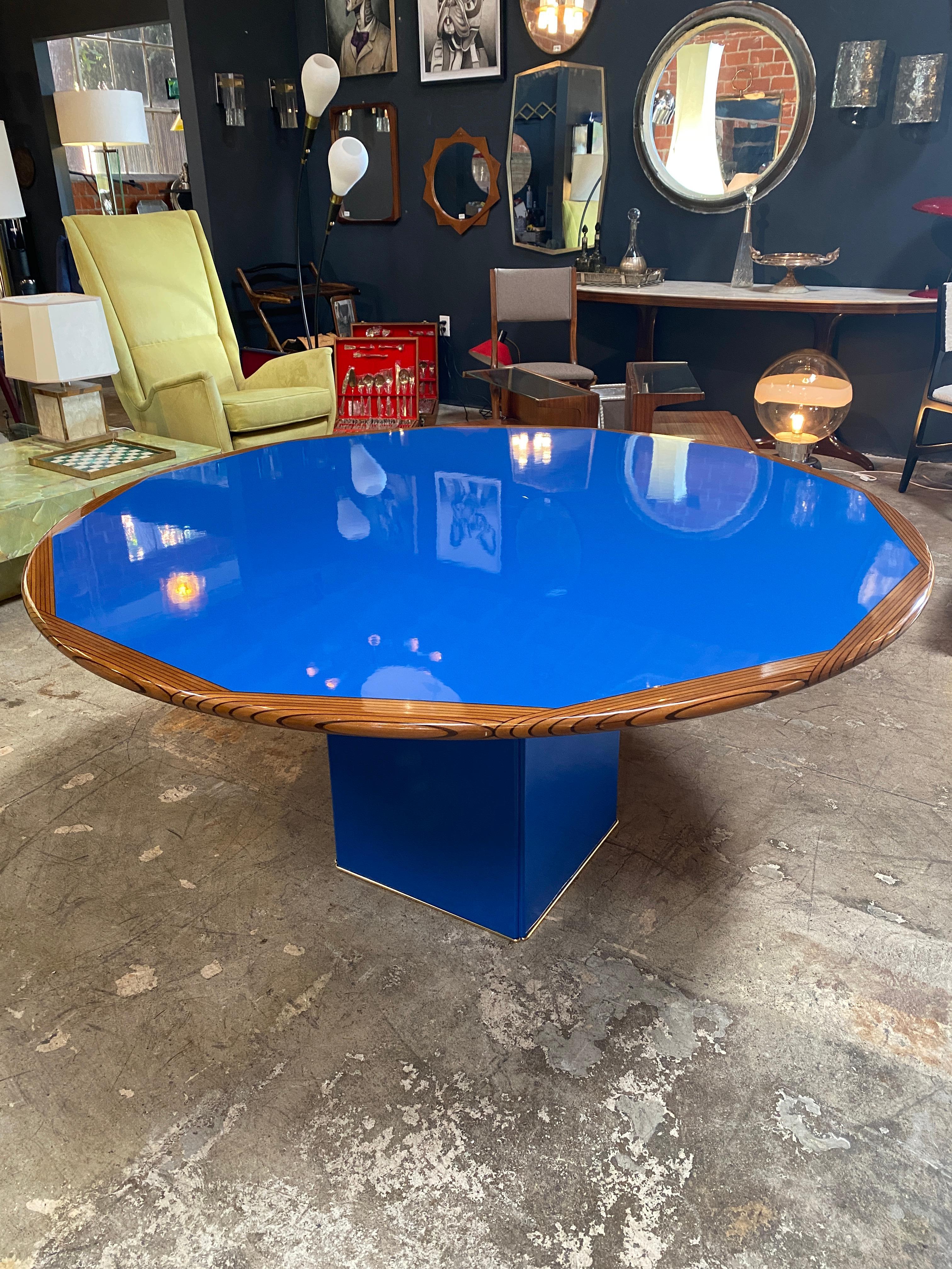 Afra & Tobia Scarpa round dining table.
Fruitwood lacquered blue.
Rectangular base dimension: 16