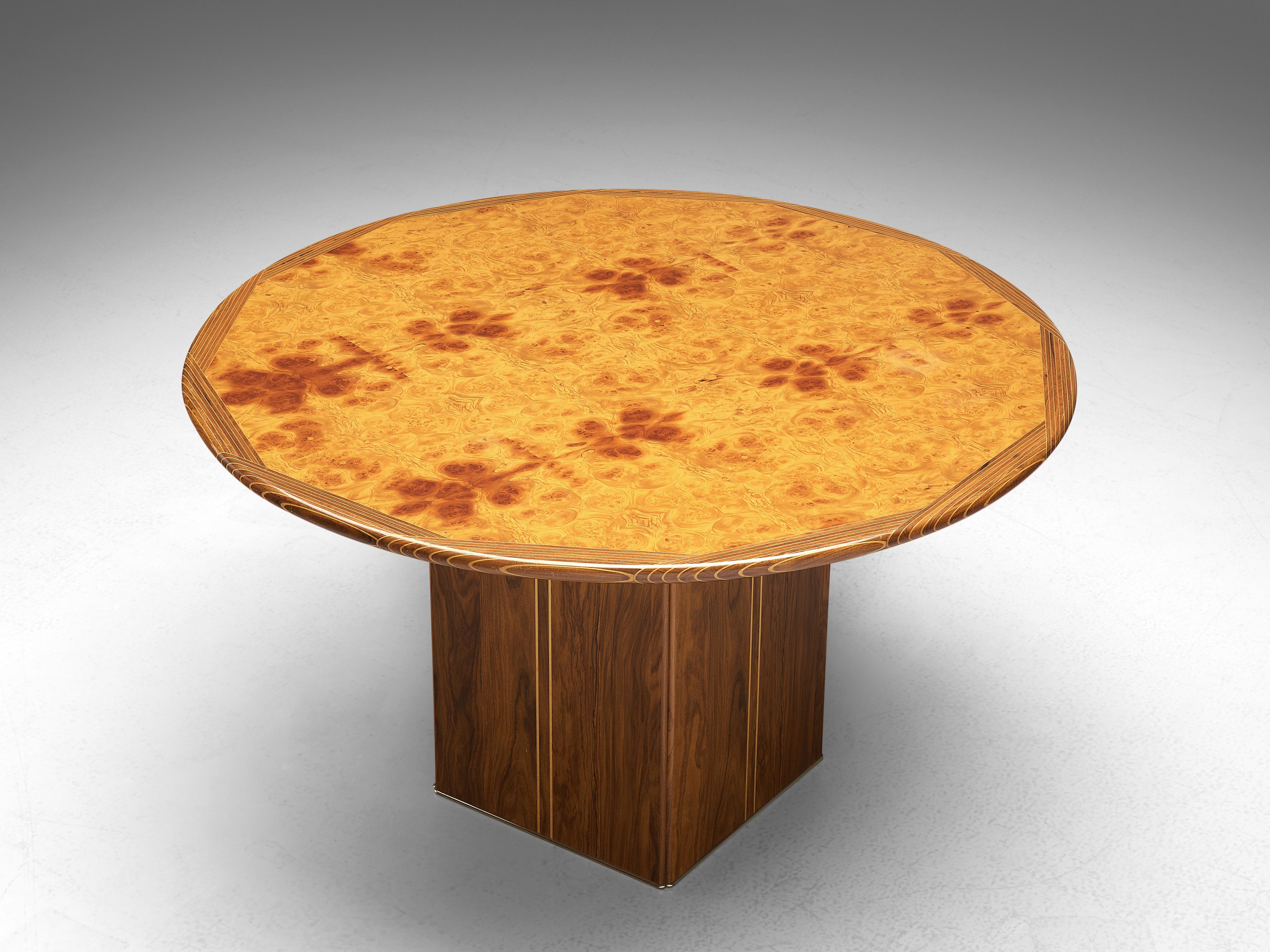 Afra & Tobia Scarpa for Maxalto, round dining table model ‘Artona’, walnut, walnut burl, Italy, 1975

The table was designed by Afra & Tobia Scarpa within the ‘Artona’ line for Maxalto. On a squared pedestal base rests a round tabletop. The top