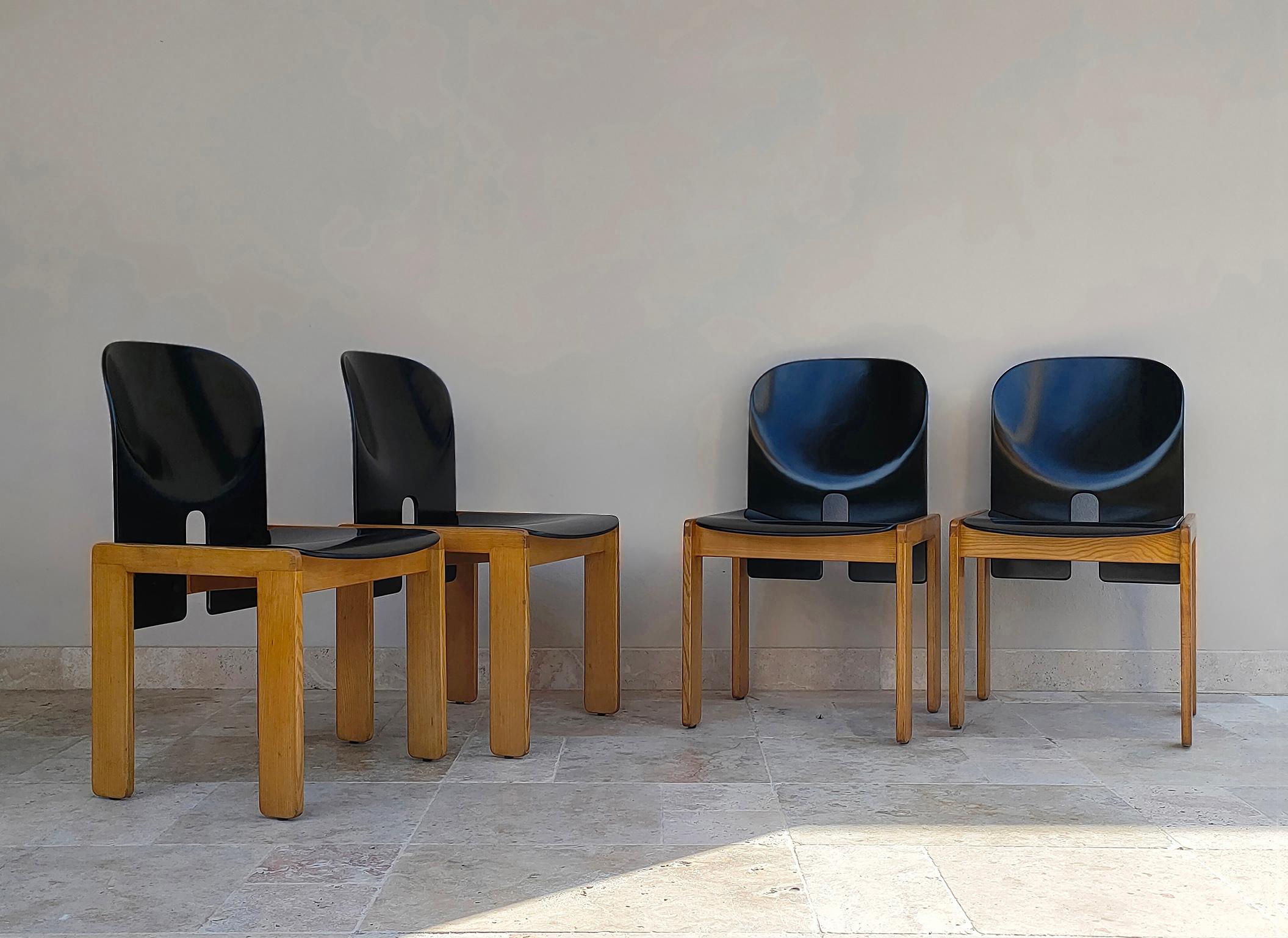 Mid-Century moderno Afra & Tobia Scarpa Set di quattro sedie 121 di Cassina 1960s Italy in vendita