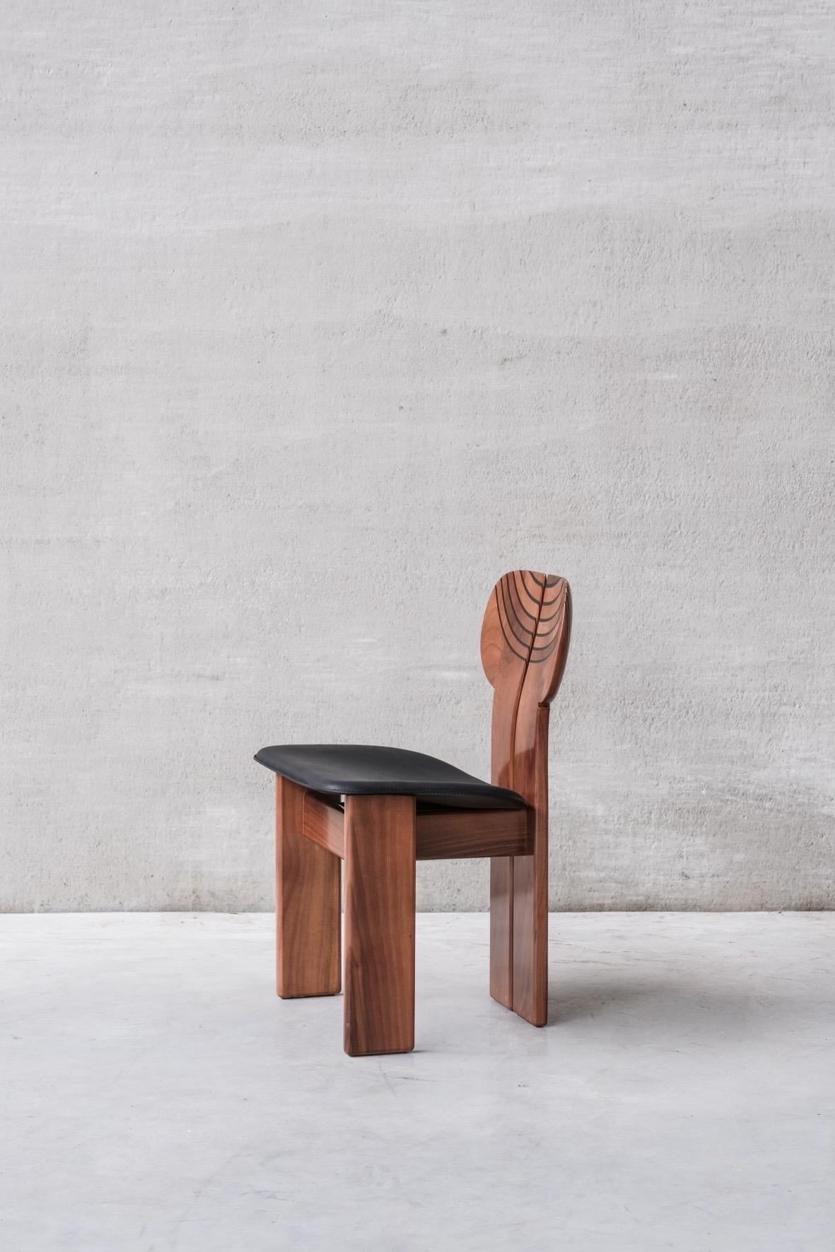 Mid-Century Modern Afra & Tobia Scarpa Ensemble de six chaises de salle à manger 