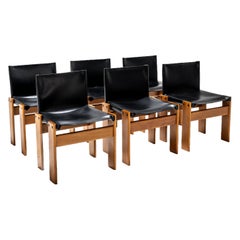 Afra & Tobia Scarpa Ensemble de six chaises "Monk" en noyer et cuir noir