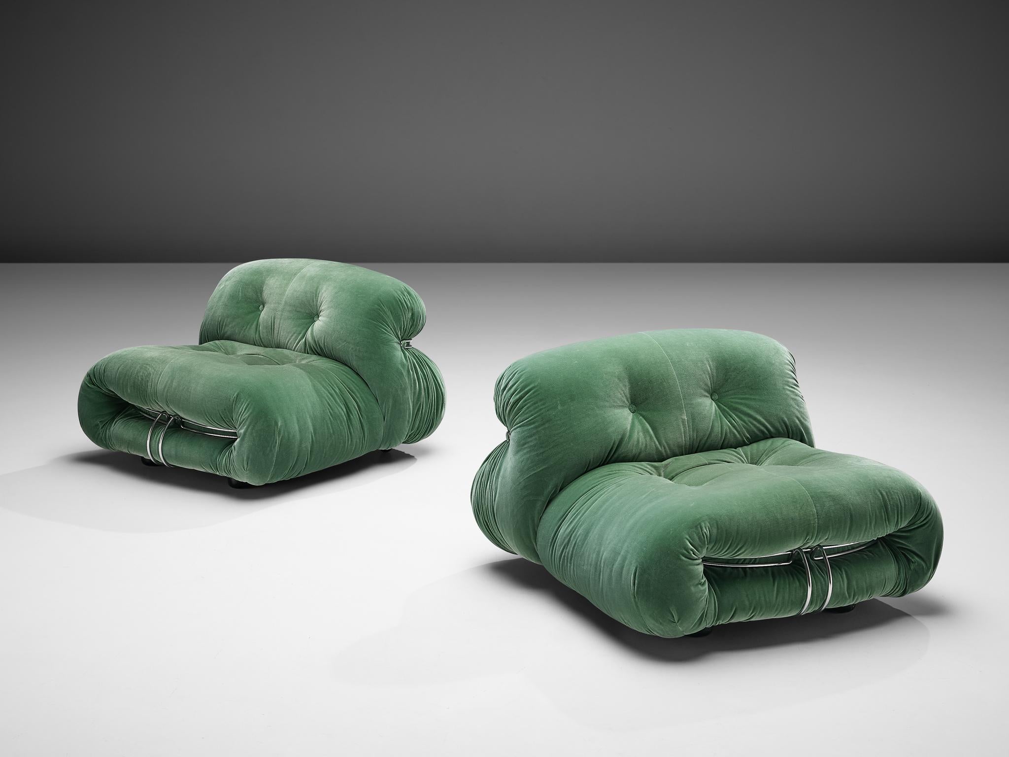 Afra & Tobia Scarpa pour Cassina, chaises longues 'Soriana', revêtement en velours vert, métal, Italie, 1969.

Chaises longues emblématiques du couple de designers italiens Afra & Tobia Scarpa, la 
