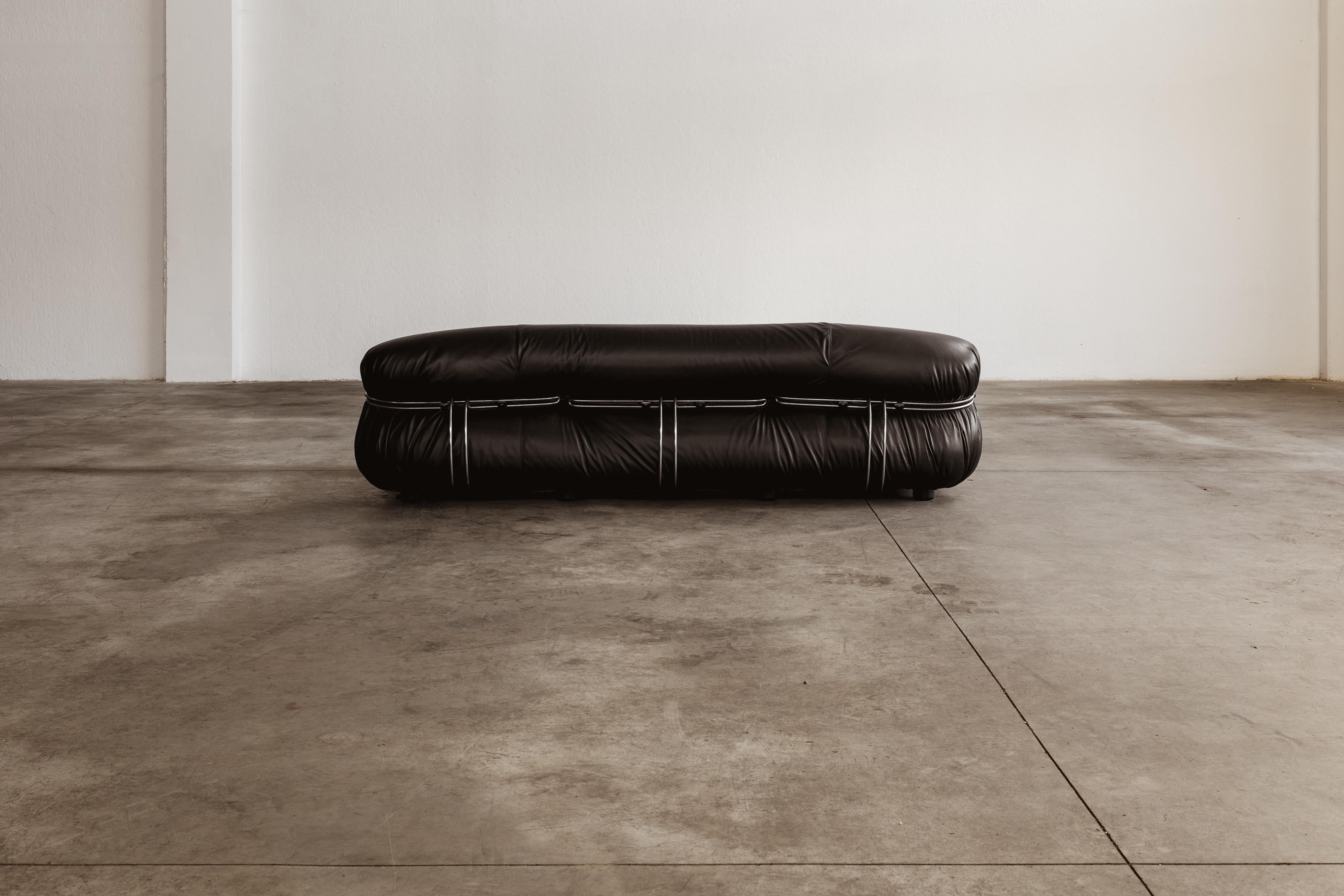 Afra & Tobia Scarpa “Soriana” Sofa for Cassina, Black Leather, 1969 For Sale 4