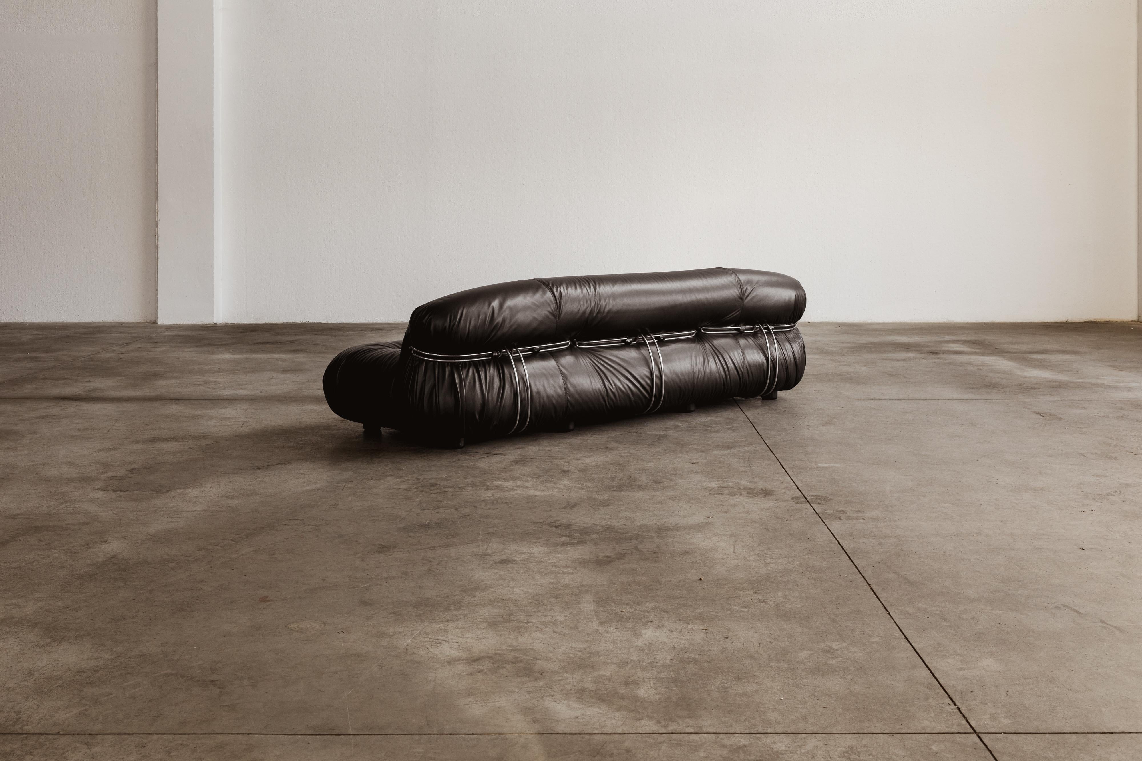 Afra & Tobia Scarpa “Soriana” Sofa for Cassina, Black Leather, 1969 For Sale 6