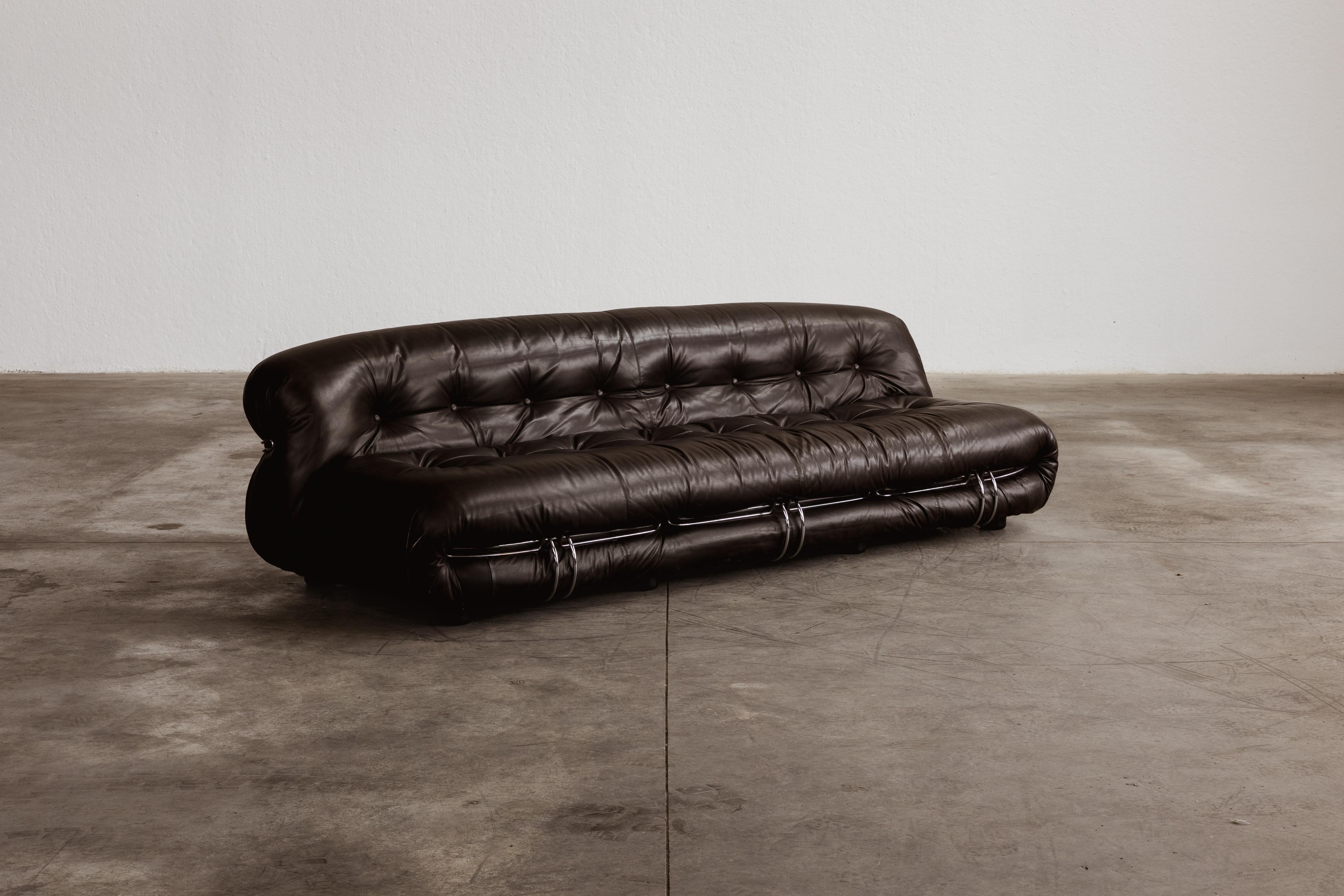Afra & Tobia Scarpa “Soriana” three-seater sofa for Cassina, original brown leather and chromed steel, Italy, 1969.

Although technically designed in the 1960s, the 