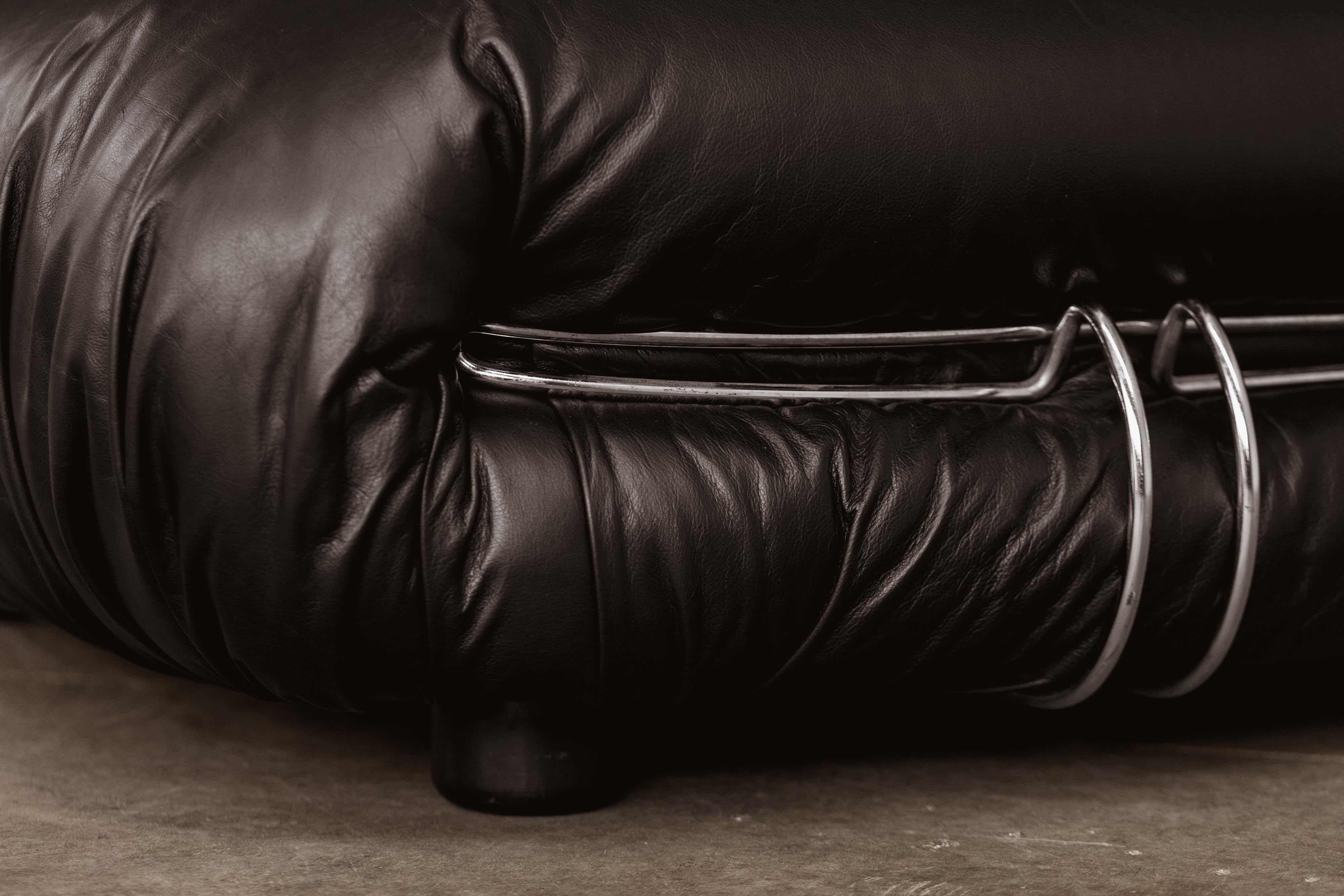 Mid-20th Century Afra & Tobia Scarpa “Soriana” Sofa for Cassina, Black Leather, 1969 For Sale
