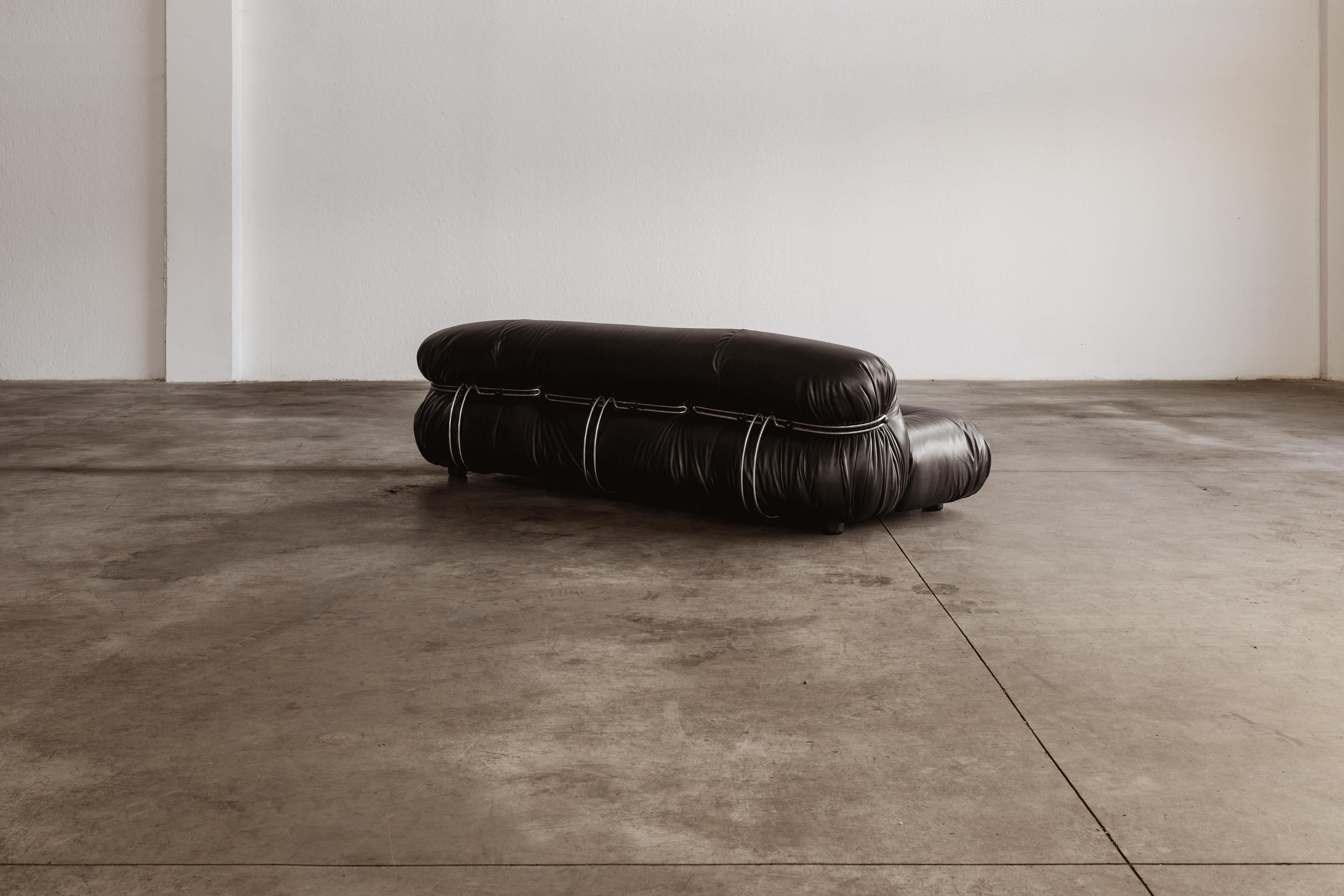 Afra & Tobia Scarpa “Soriana” Sofa for Cassina, Black Leather, 1969 For Sale 1