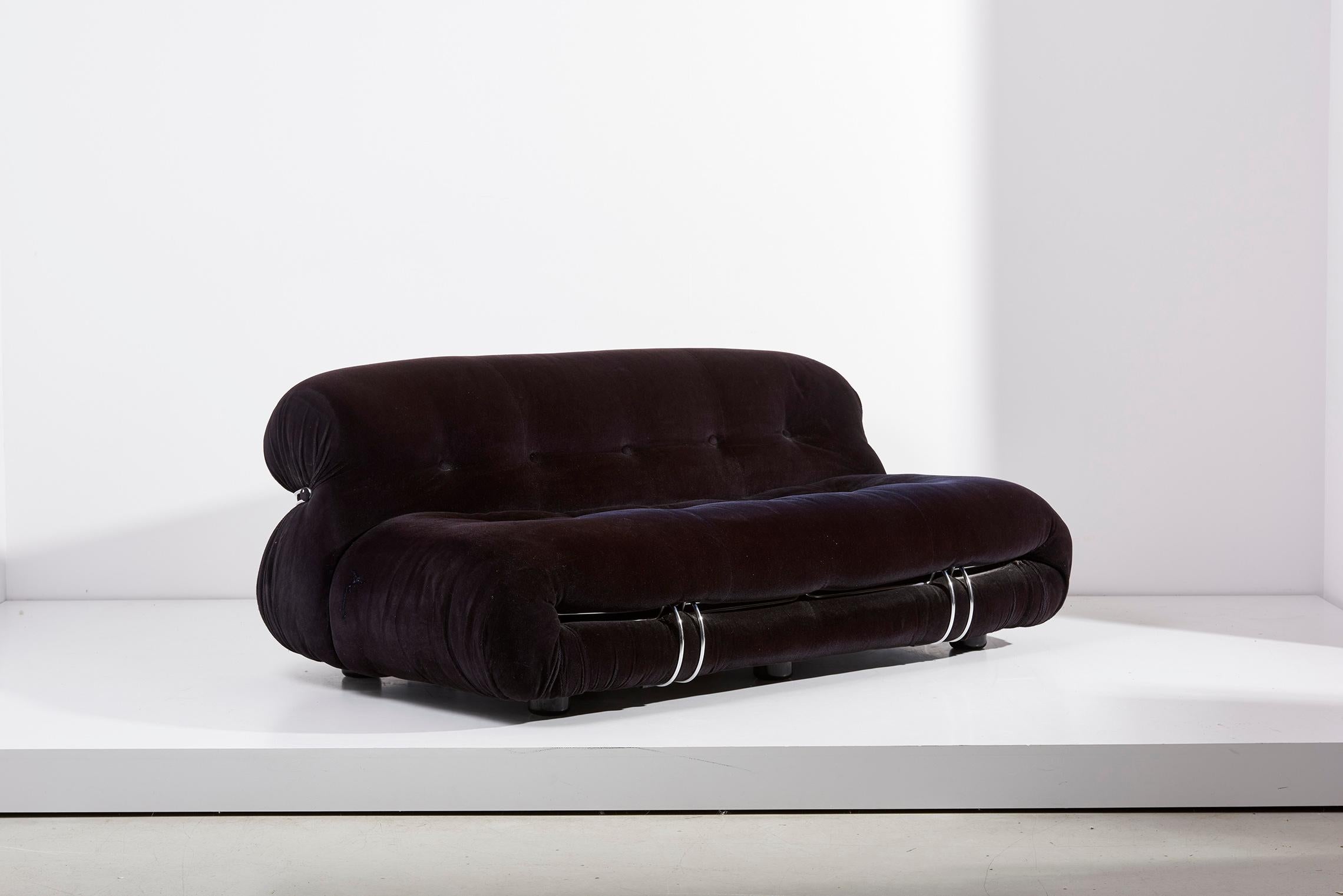 Afra & Tobia Scarpa “Soriana” sofa for Cassina, Italy, 1960s.
This Sofa is in its original black velvet fabric in very good condition.