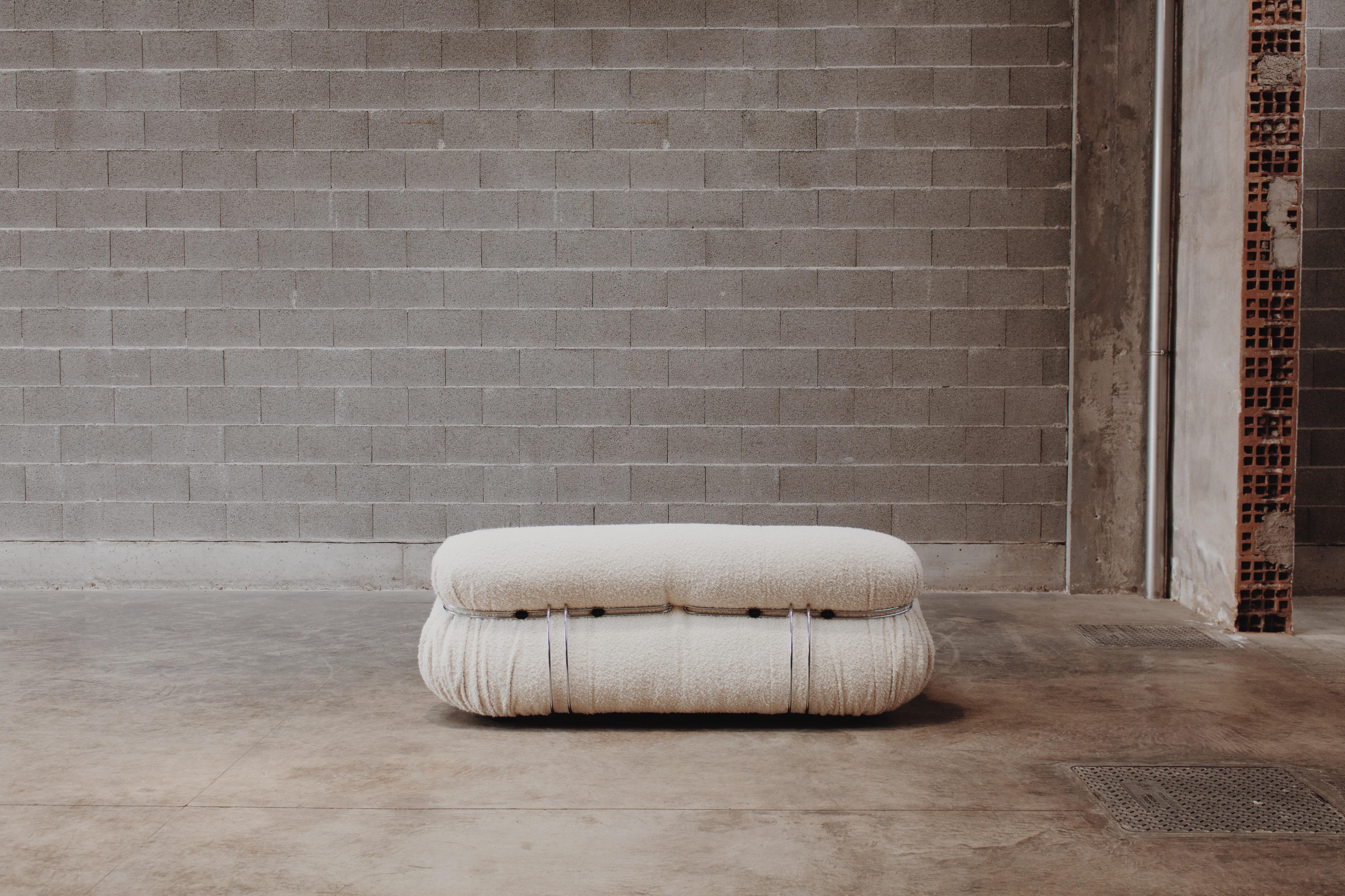 Afra & Tobia Scarpa Soriana Sofa für Cassina, Elfenbein Bouclé, 1969 (Mitte des 20. Jahrhunderts) im Angebot