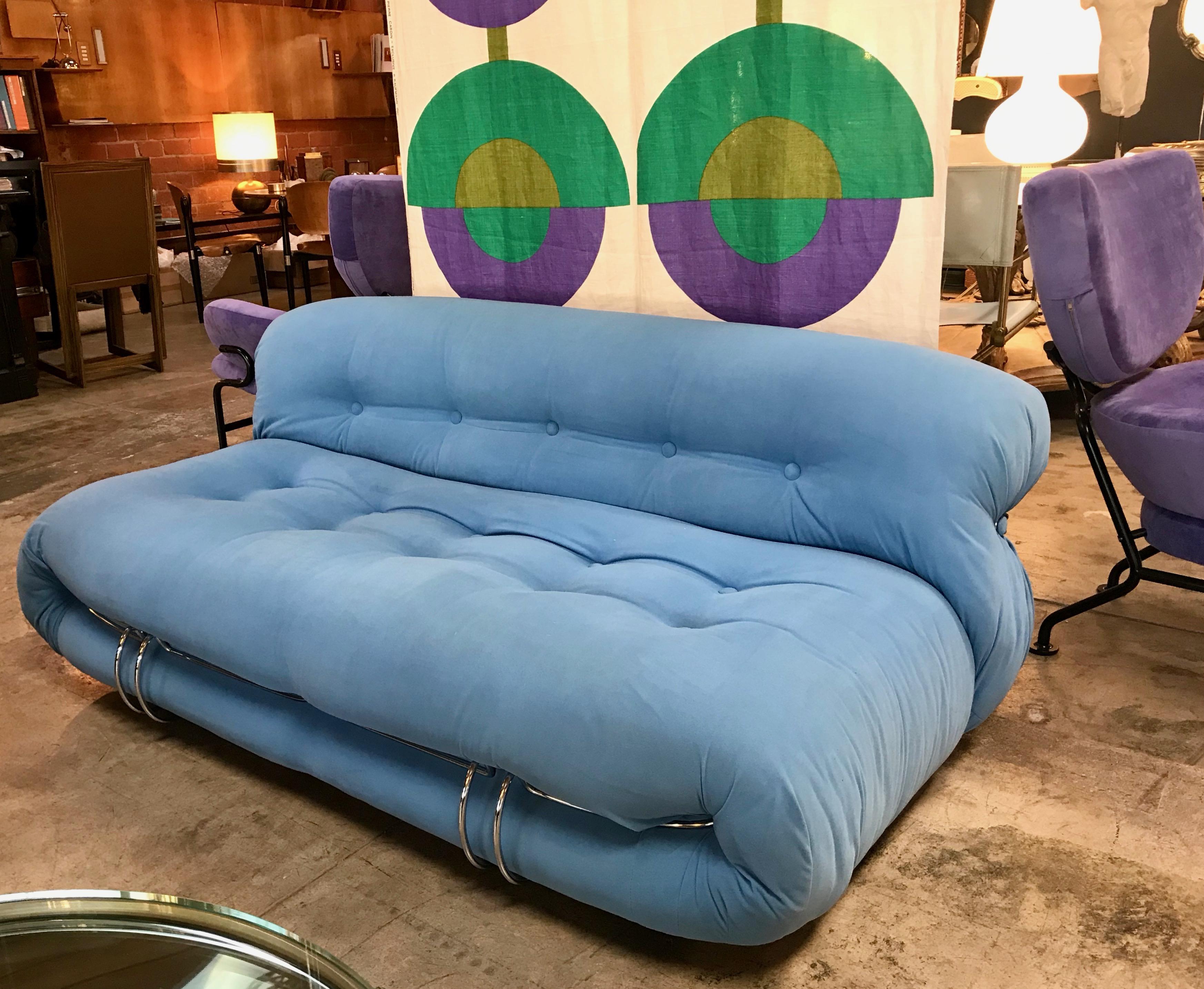 Afra & Tobia Scarpa 'Soriana' sofa for Cassina in Original Light Blu Suede, Italy 1969.
Iconic sofa by Italian designer couple Afra & Tobia Scarpa, the Soriana proposes a model that institutionalizes the image of the informal sitting where
