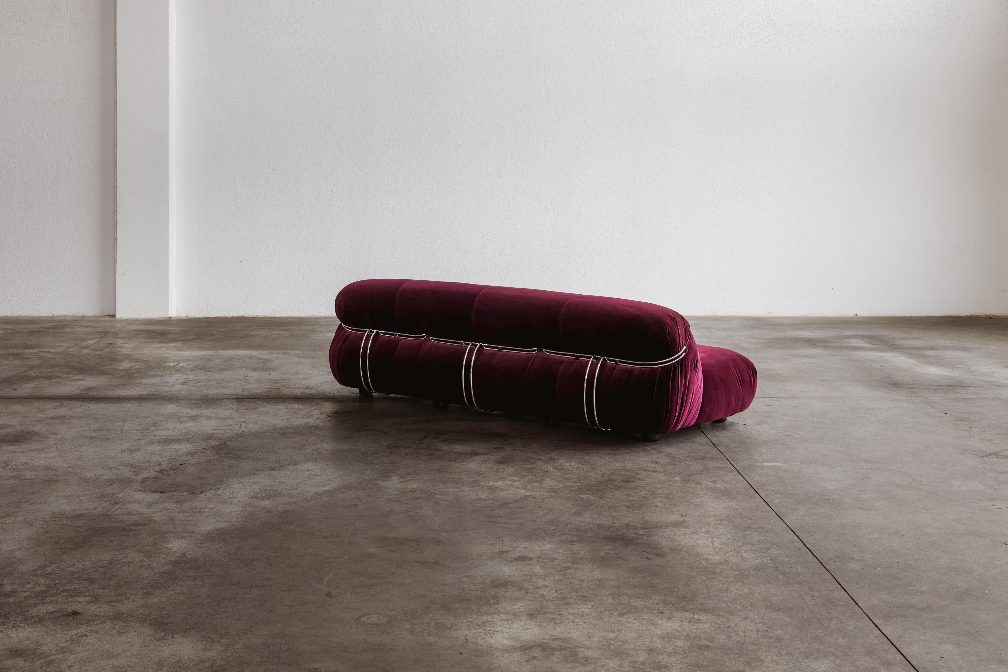 Afra & Tobia Scarpa “Soriana” Sofa for Cassina, Burgundy Velvet, 1969 For Sale 3