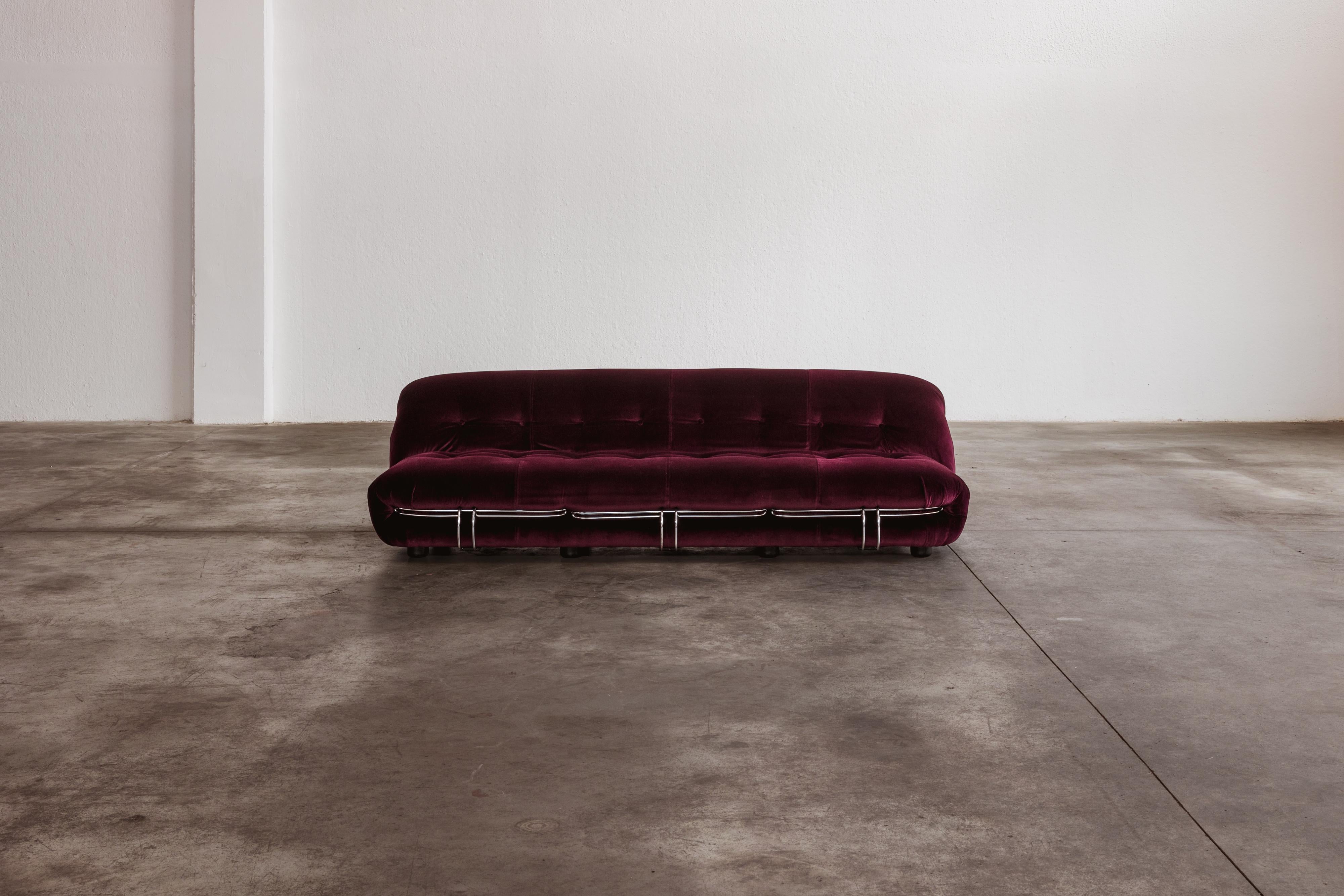 Afra & Tobia Scarpa “Soriana” Sofa for Cassina, Burgundy Velvet, 1969 For Sale 6