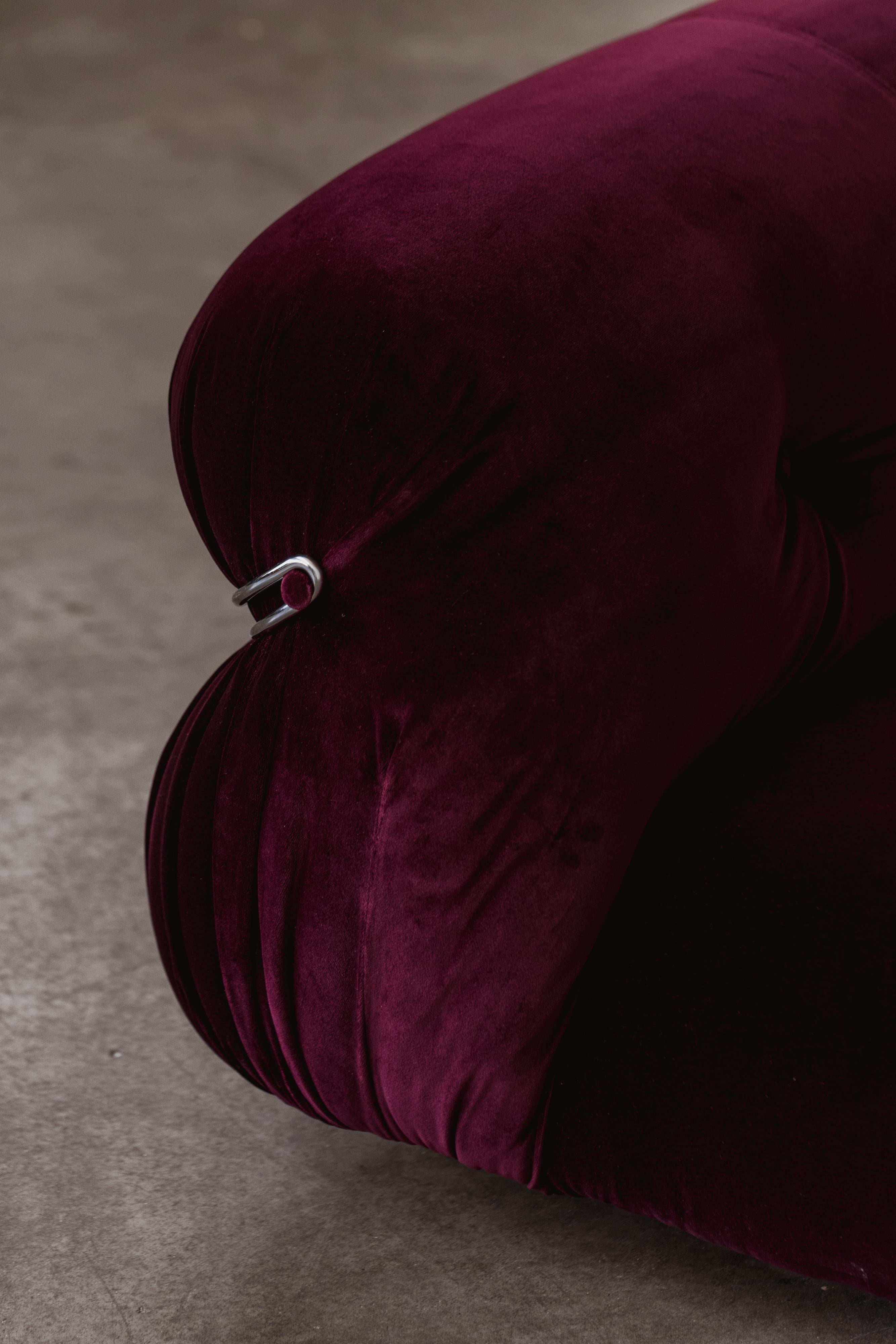 Mid-Century Modern Afra & Tobia Scarpa “Soriana” Sofa for Cassina, Burgundy Velvet, 1969 For Sale