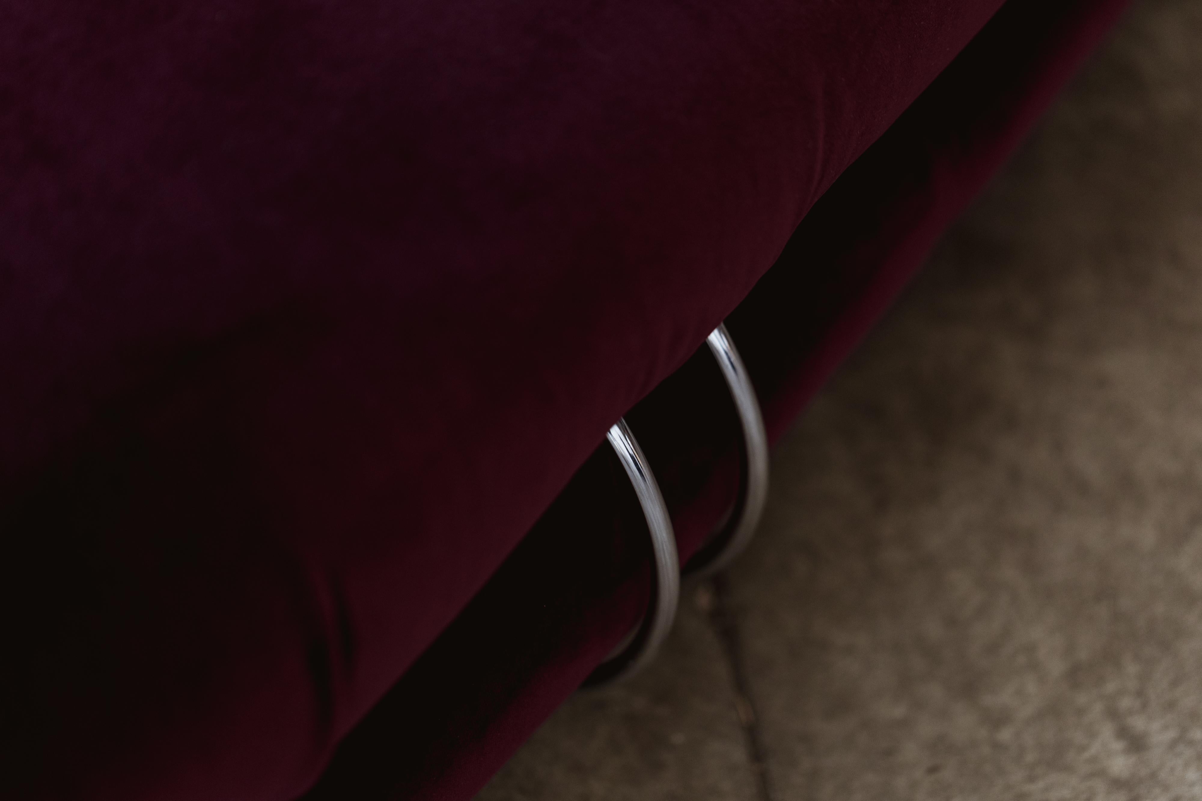 Afra & Tobia Scarpa “Soriana” Sofa for Cassina, Burgundy Velvet, 1969 In Good Condition For Sale In Lonigo, Veneto