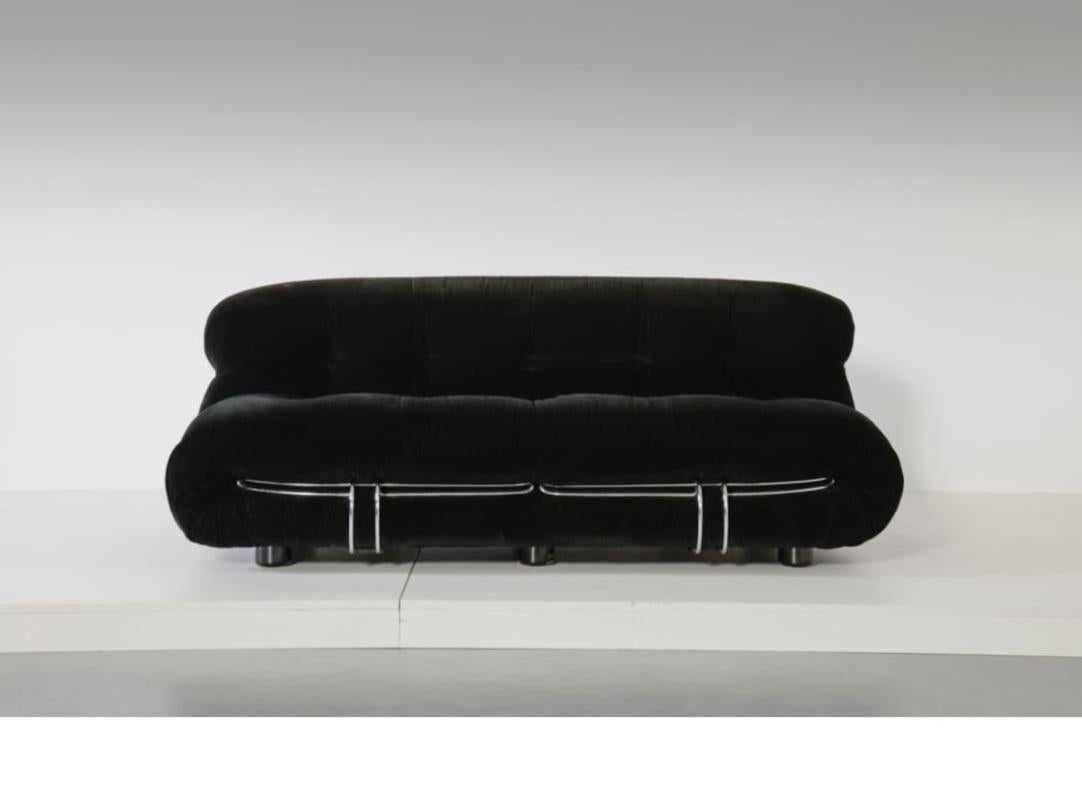 Beautiful two-seat Soriana sofa with a chromed metal structure and upholstered with dark velvet.
Designed by Tobia and Afra Scarpa for Cassina, 1970.
With the manufacturer's label.
Literature: G. Gramigna, ''Repertorio del design italiano