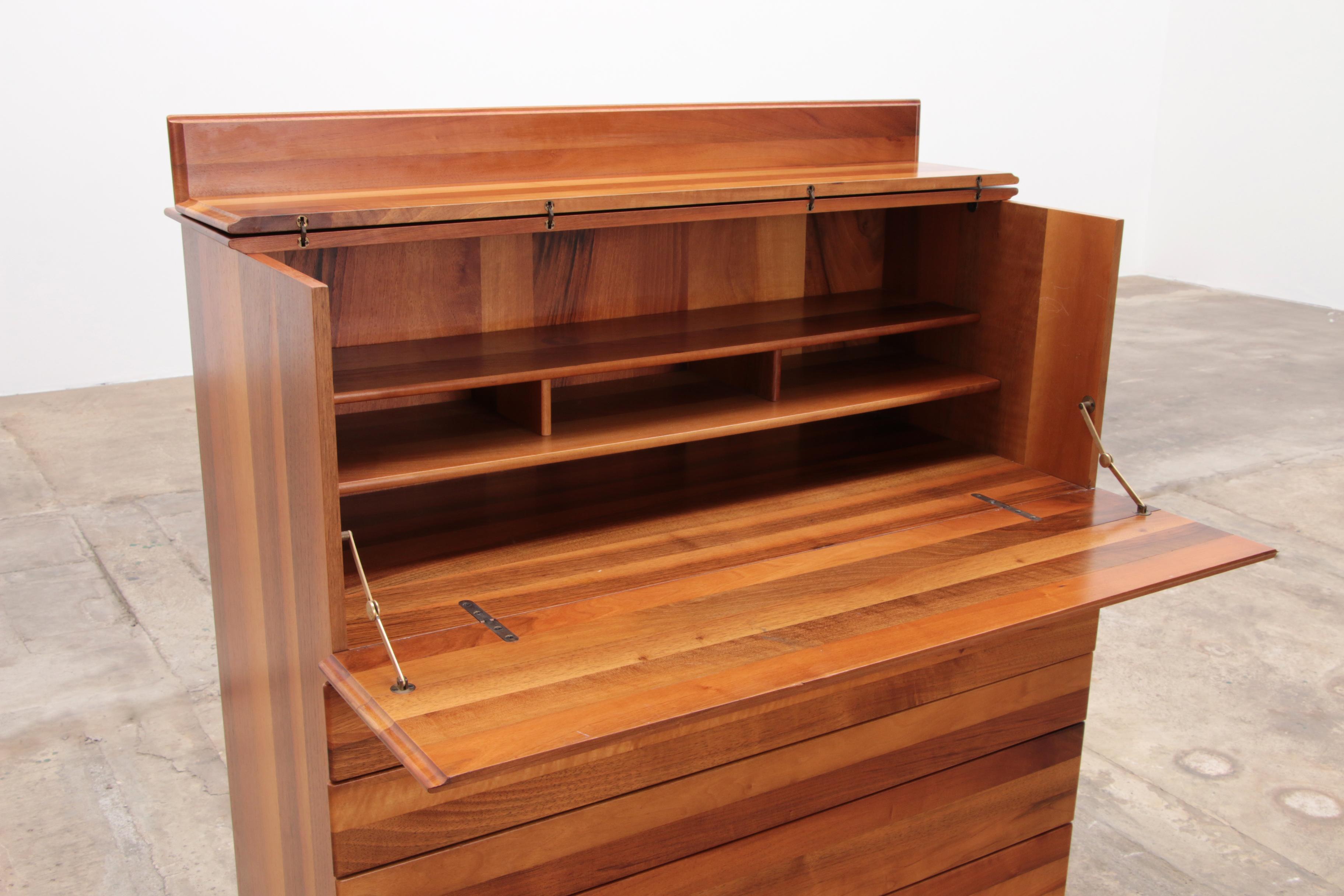 Afra & Tobia Scarpa Walnut secretary chest of drawers for Molteni, 1970 Italy. For Sale 8