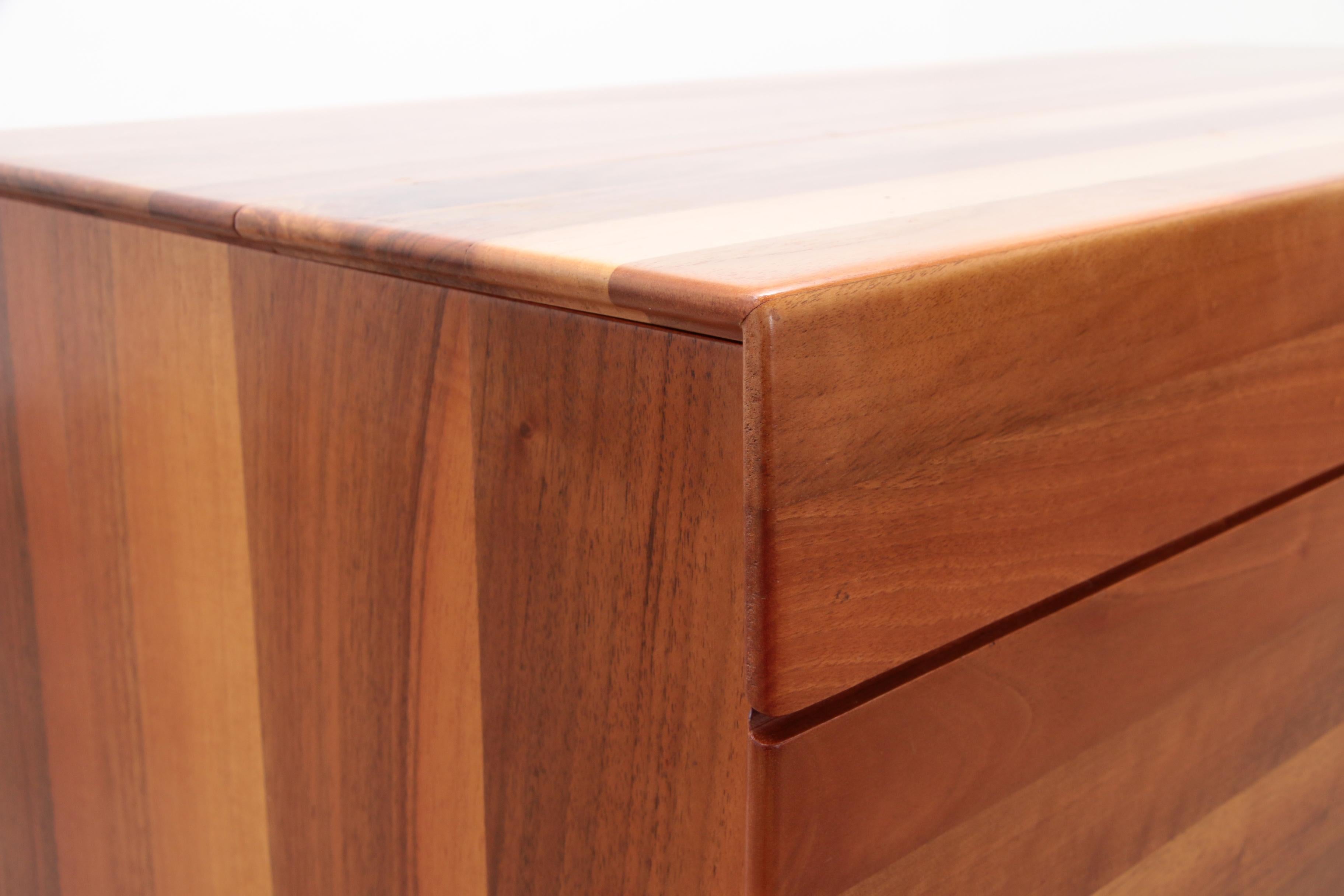 Afra & Tobia Scarpa Walnut secretary chest of drawers for Molteni, 1970 Italy. For Sale 13