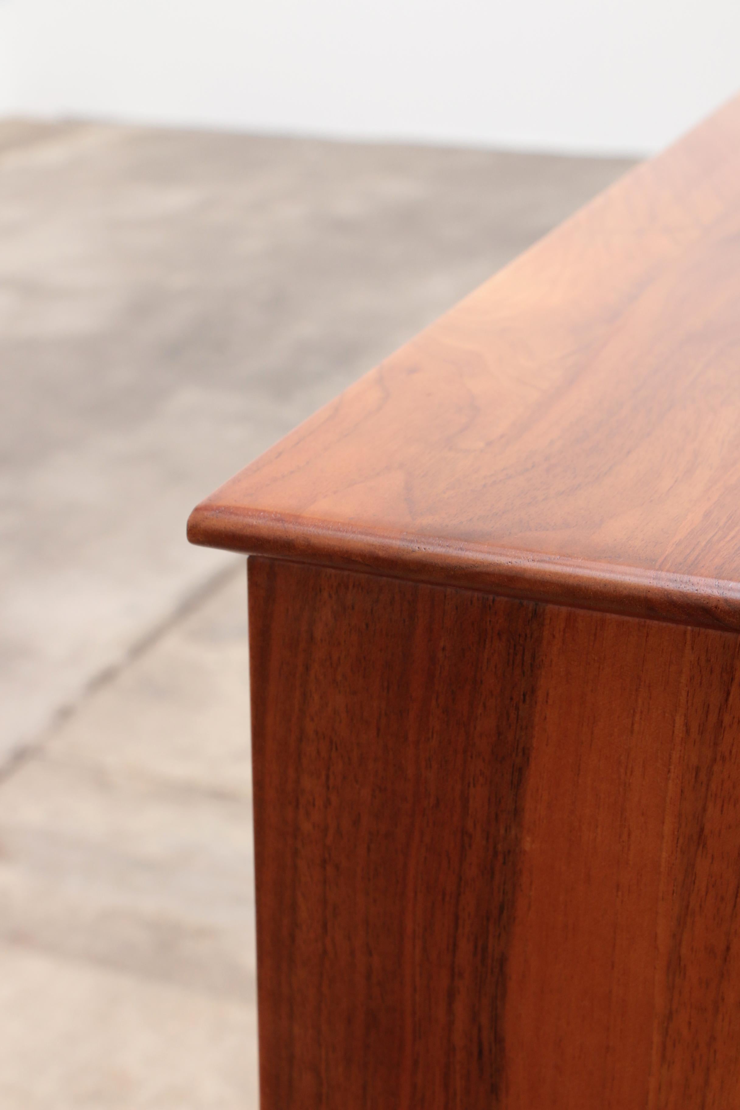 Afra & Tobia Scarpa Walnut secretary chest of drawers for Molteni, 1970 Italy. For Sale 14