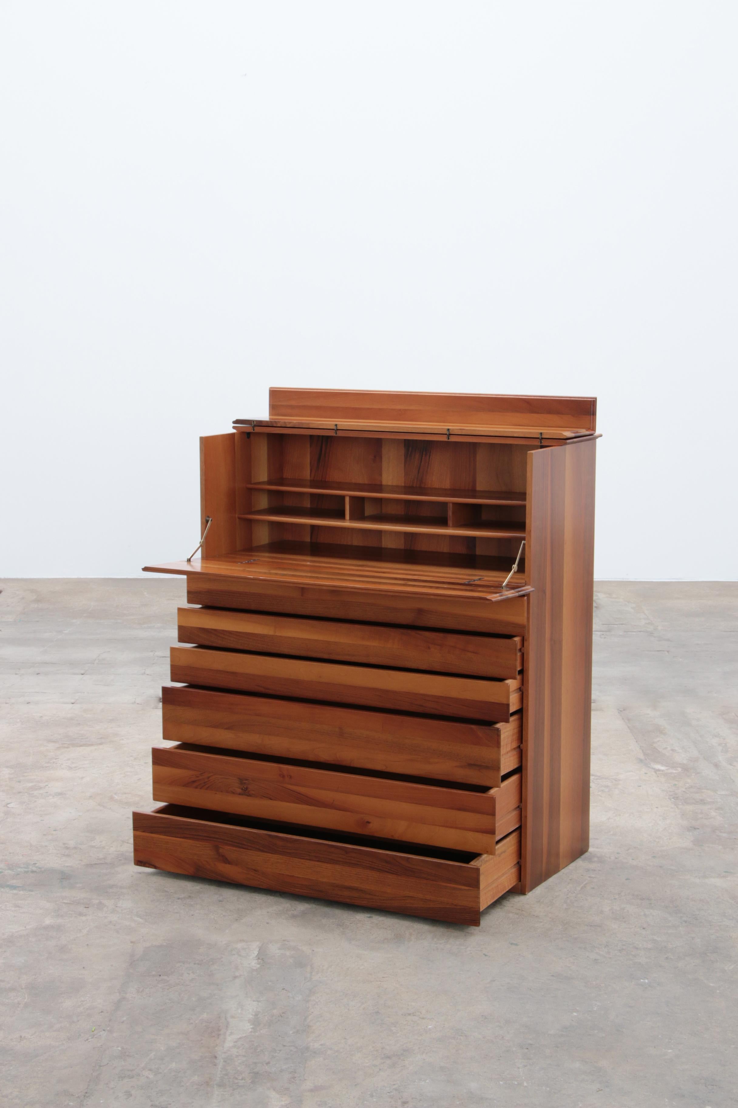 Afra & Tobia Scarpa Walnut secretary chest of drawers for Molteni, 1970 Italy. For Sale 1