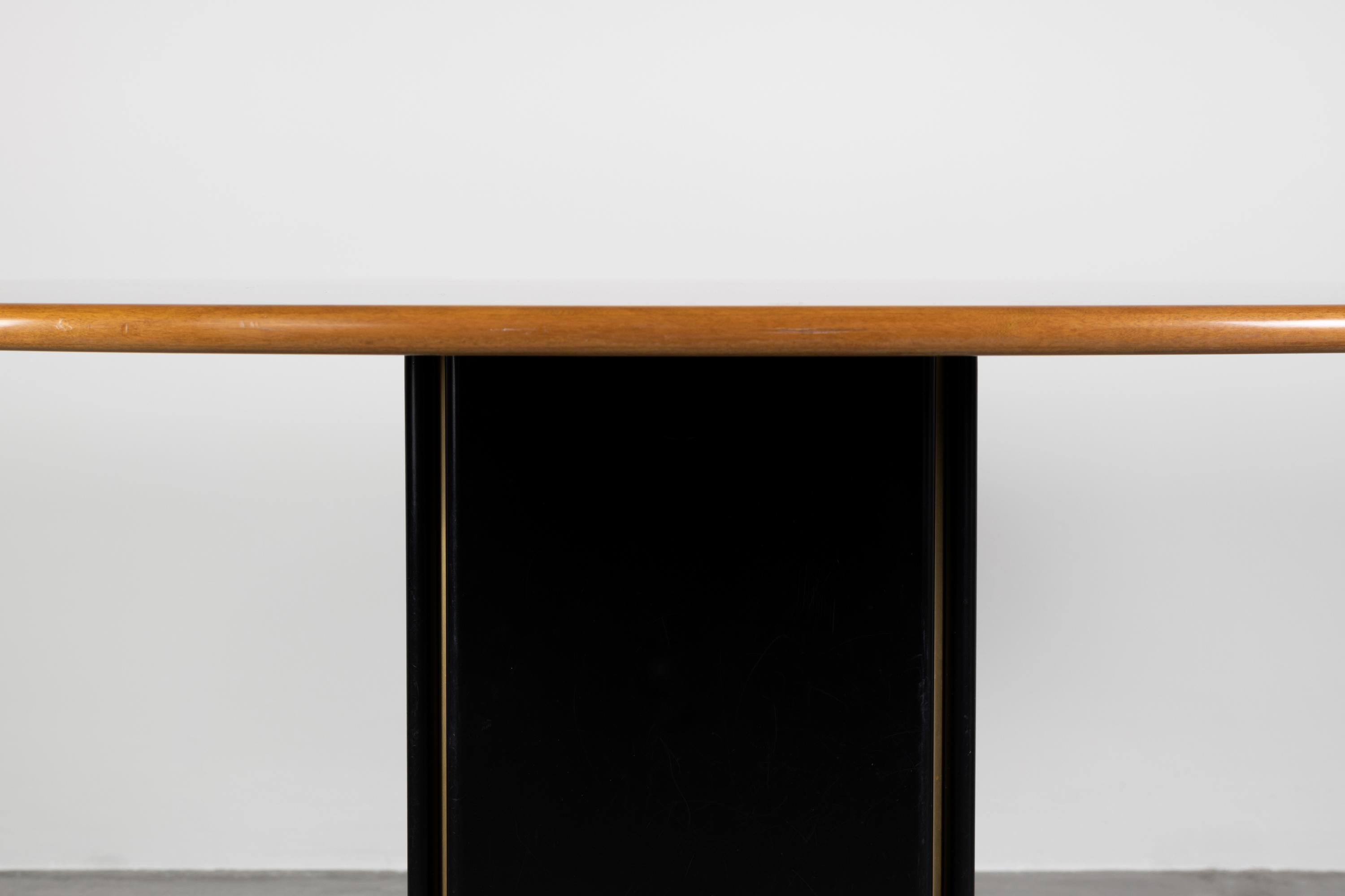 Postmoderne Table Afra & Tobia Scarpa avec plateau de forme ovale en bois par Maxalto, années 1970 en vente