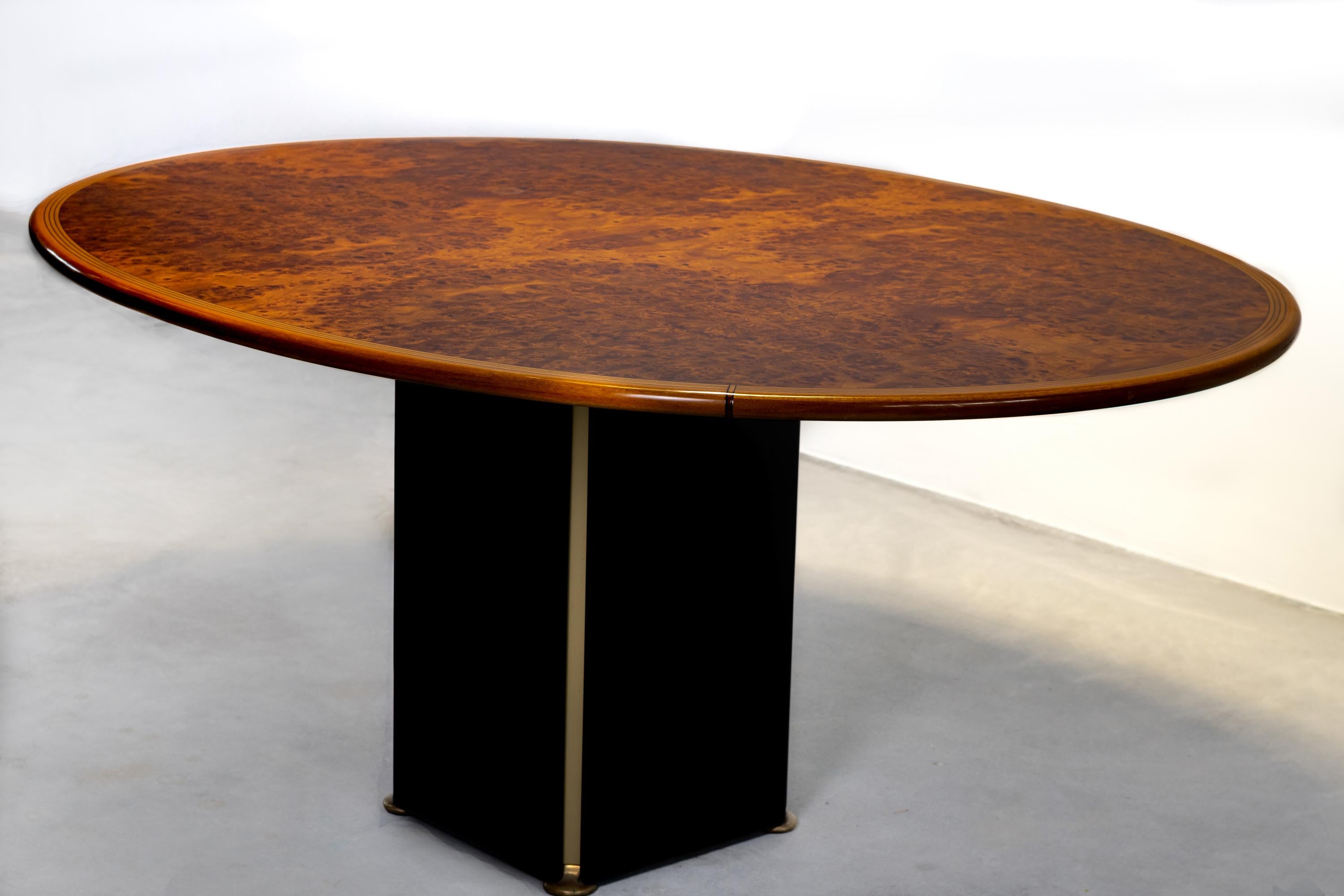 italien Table Afra & Tobia Scarpa avec plateau de forme ovale en bois par Maxalto, années 1970 en vente