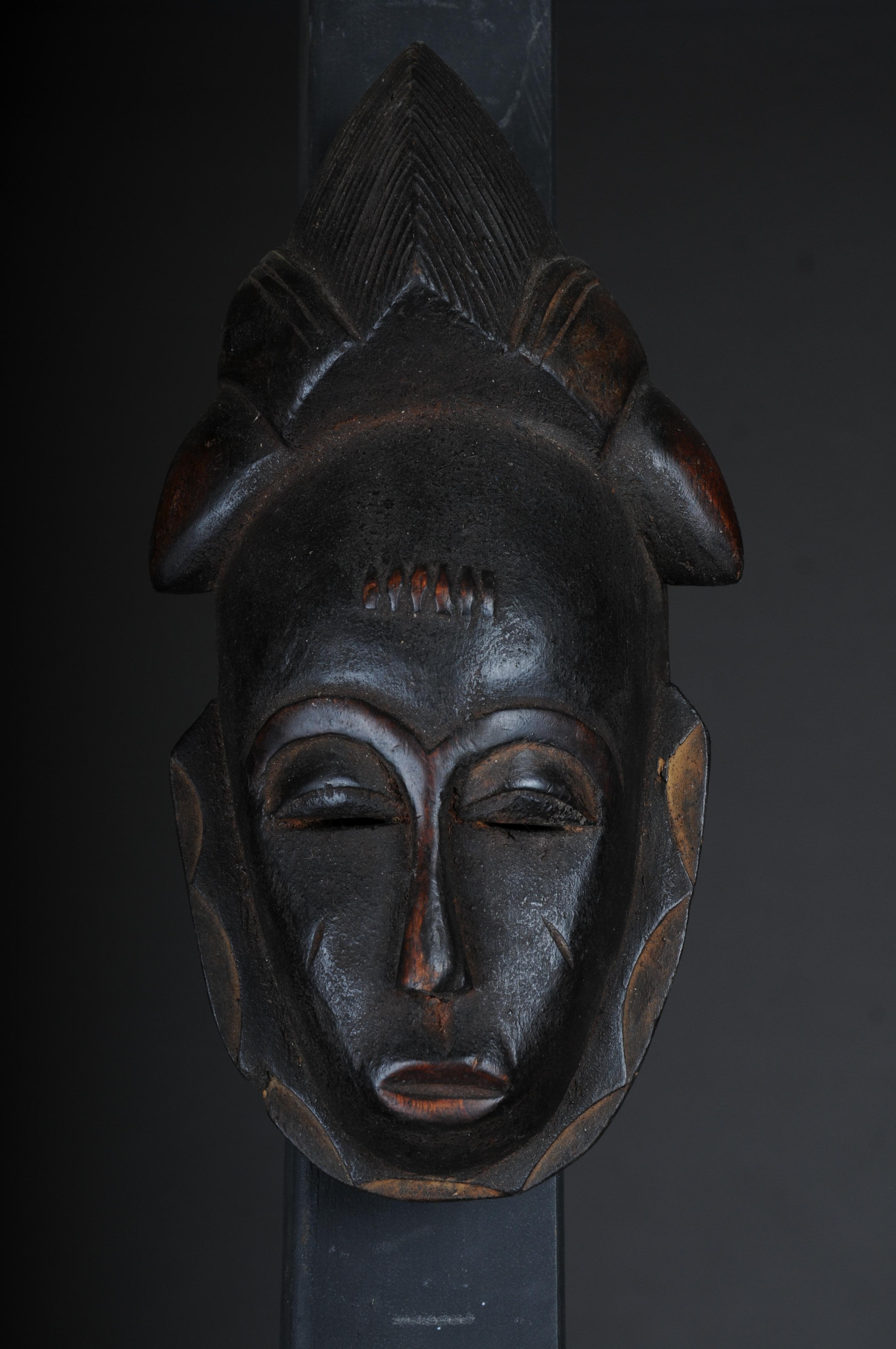 20th Century Antique Carved Wooden Face Mask, African Folk Art. Hangable.Decorative

Solid wood, hand-carved, Africa probably 20th century

The face mask has a device for hanging.

Very decorative timeless work of art.

  Comes from a Berlin private